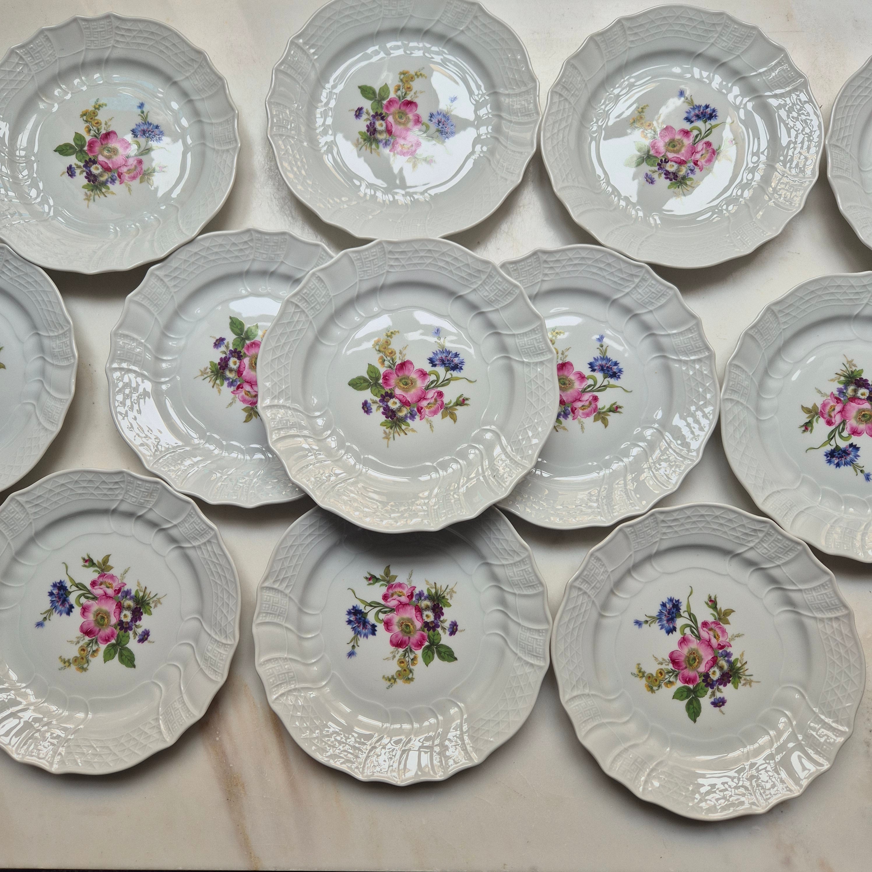 12x Antike Hutschenreuther  Porzellan Kuchenteller mit Blumenmotiv Reliefrand