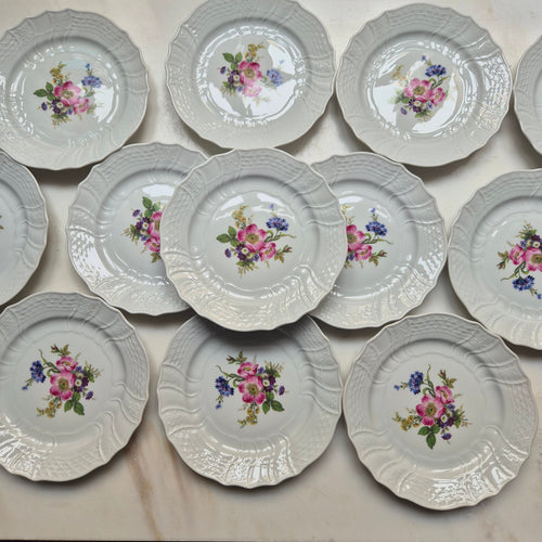 12x Antike Hutschenreuther  Porzellan Kuchenteller mit Blumenmotiv Reliefrand