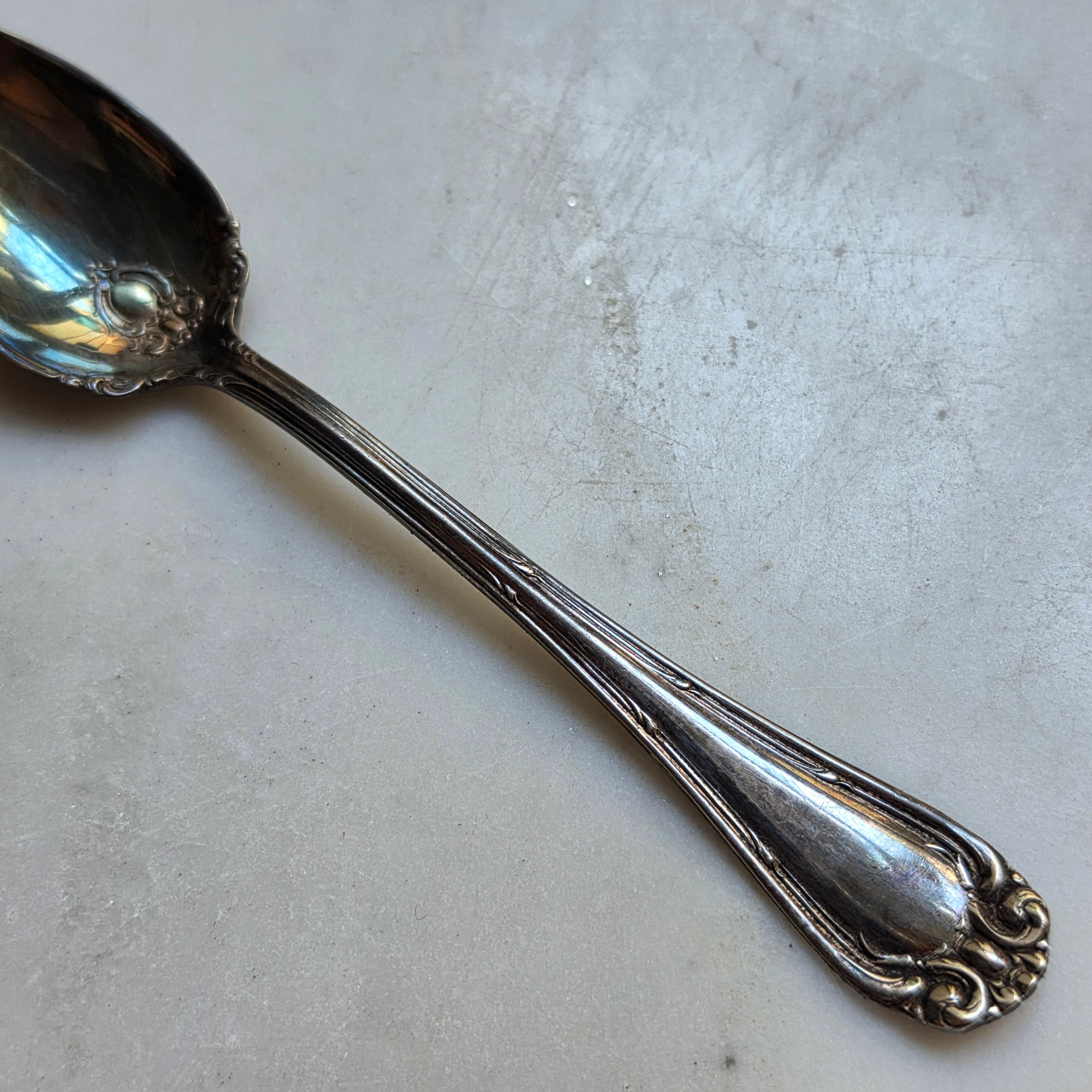 Vintage Silberlöffel mit Spitze & Rokoko-Ornamenten – Niagara Falls Silver Co.