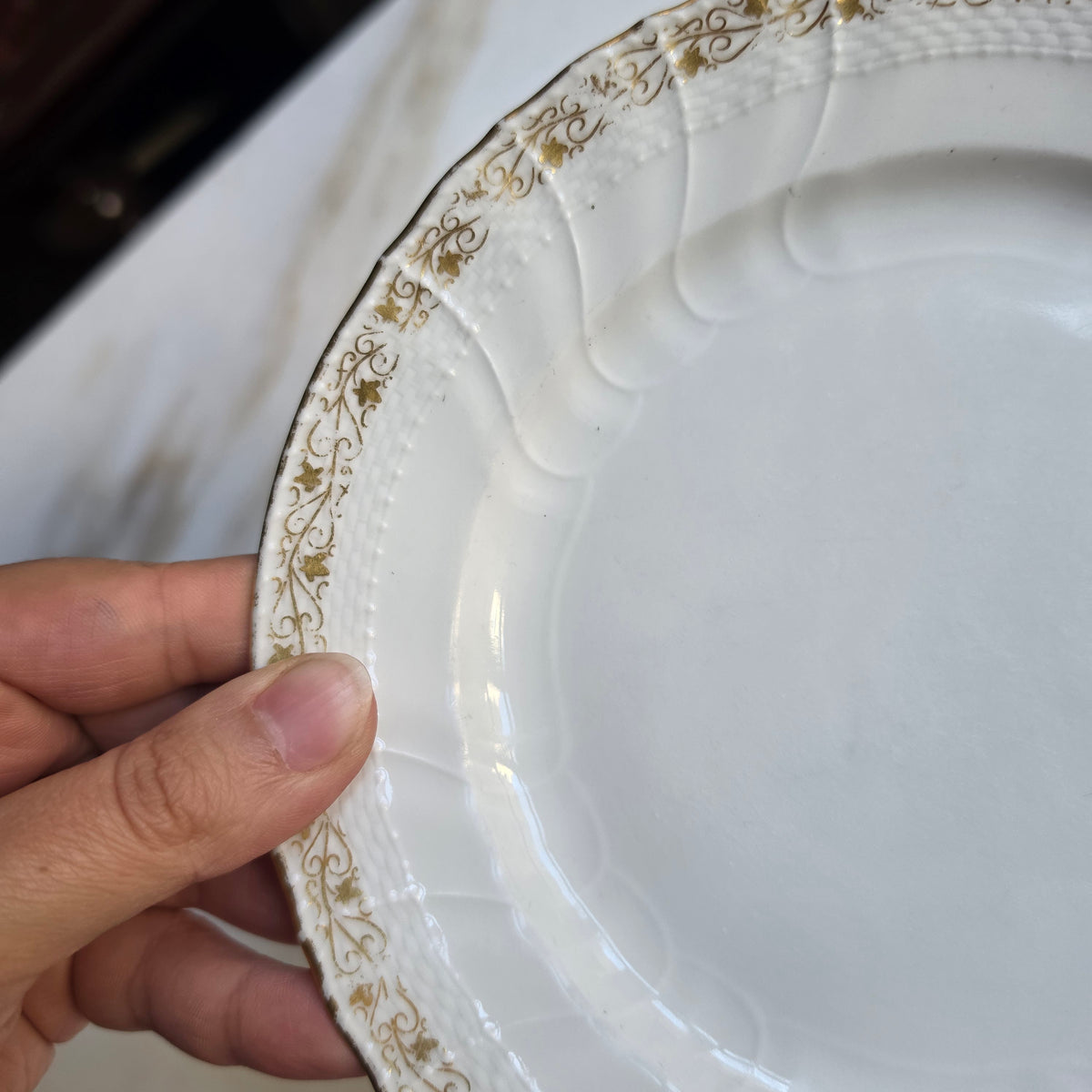 KPM Berlin Kuchenteller / Dessertteller – Porzellan mit feiner Goldstaffage & Relief