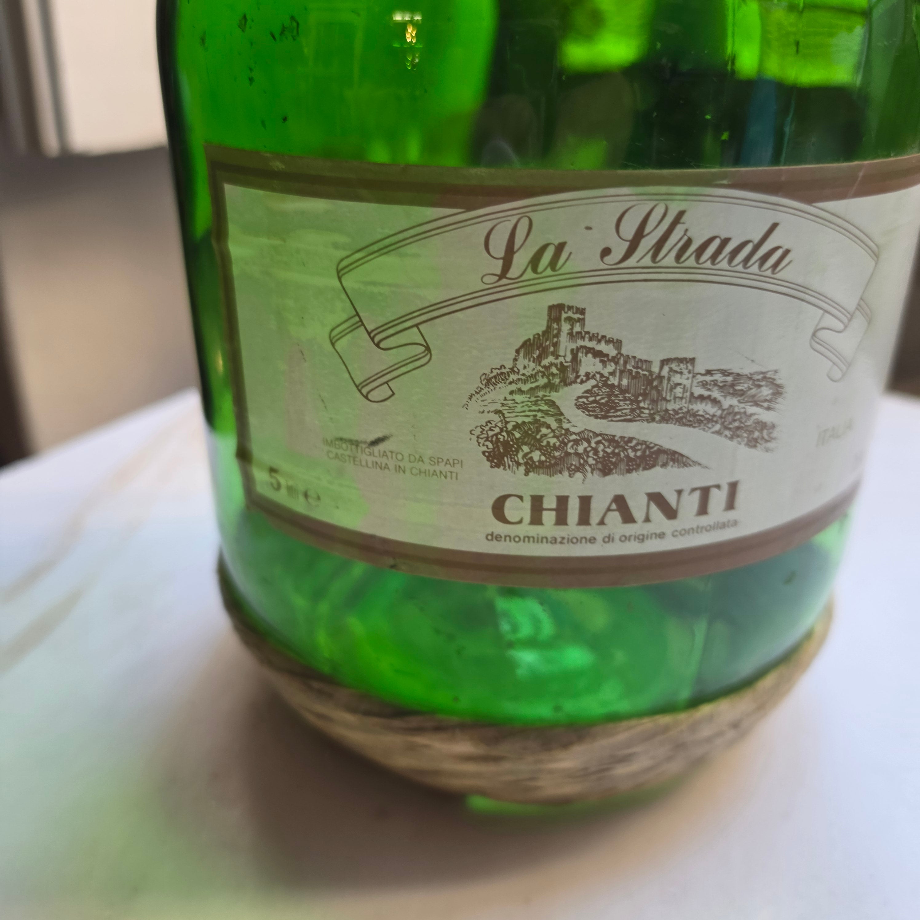 Große Vintage Demijohn Weinflasche „La Strada Chianti“ (5L) – Grünes Glas mit Bügelverschluss & Bastfuß