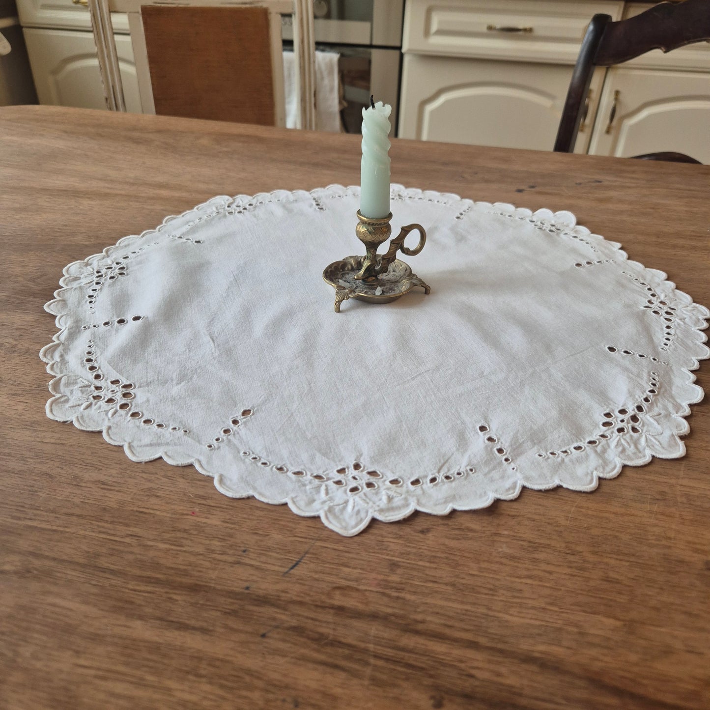 Antikes rundes Zierdeckchen weiß bestickt Baumwolle 47cm