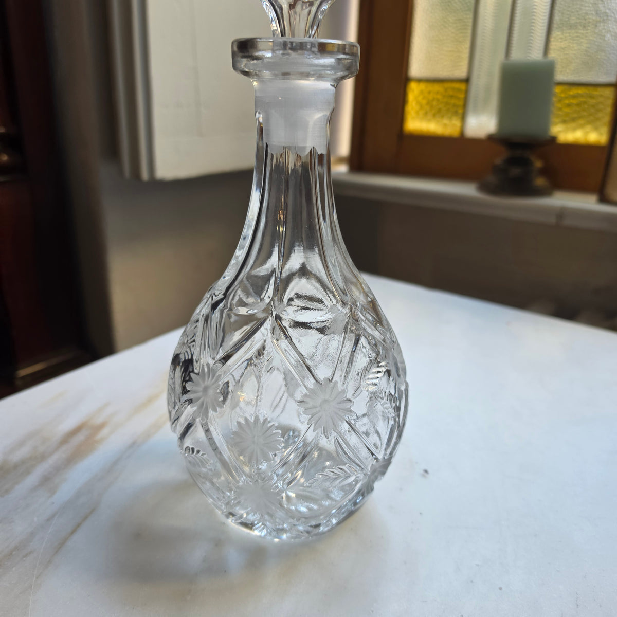 Edle Vintage Kristallkaraffe mit Schliffmuster – Elegant geschnittene Glaskaraffe mit Passstopfen