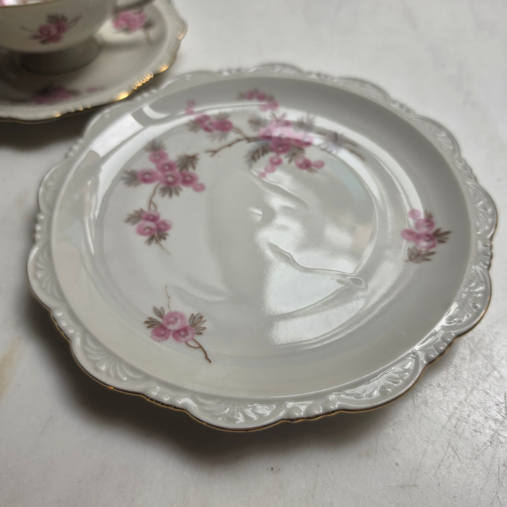 Vintage-Porzellan-Gedeck (3-teilig) mit zartem Rosendesign und Goldrand