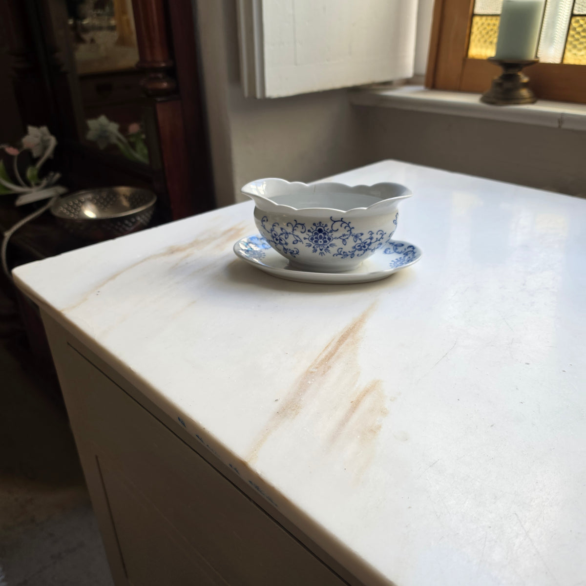 Antike Sauciere blau weiß mit festem Unterteller Porzellan Kalk in Eisenberg/Thüringen