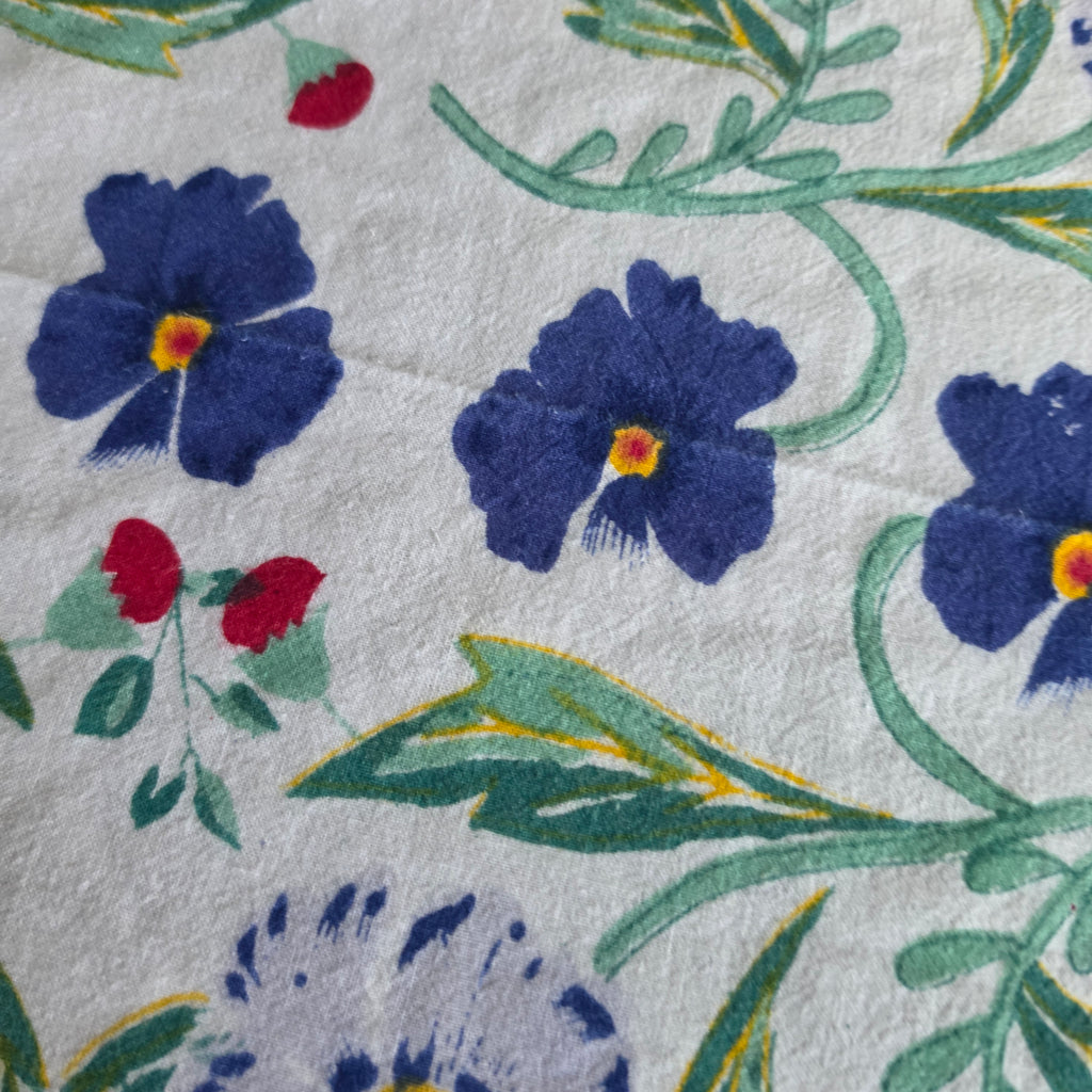 Vintage Mitteldecke / Tischdecke mit exotischem Papageien- & Blütenmotiv - 88x100cm