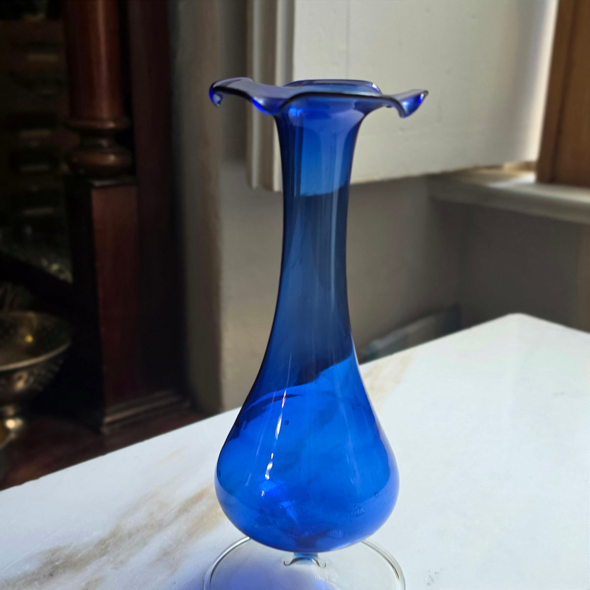 Elegante Vintage-Glasvase in Kobaltblau - Mundgeblasen mit Wellenrand