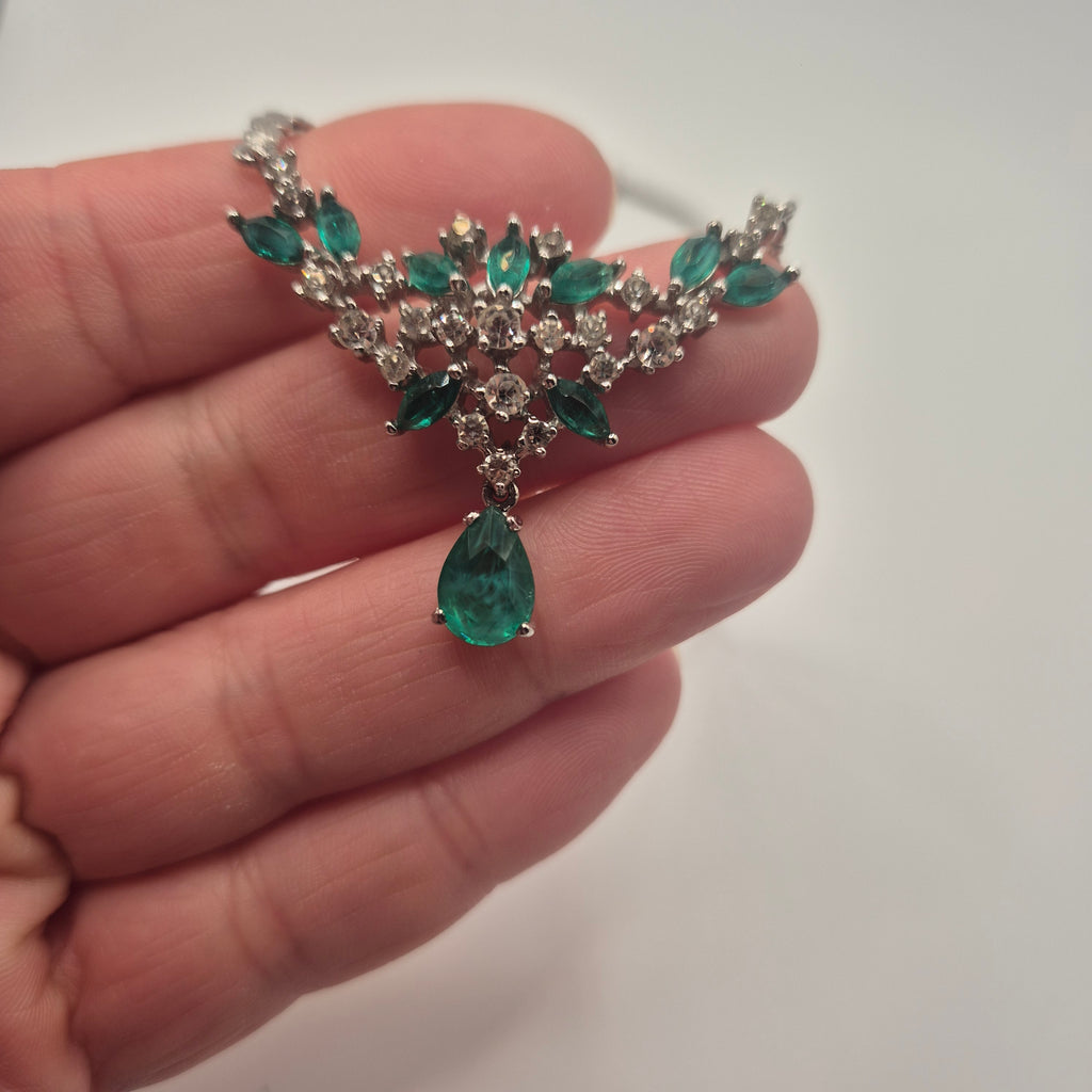 Prachtvolles Vintage-Collier – Smaragdgrüne Eleganz im Royal-Stil