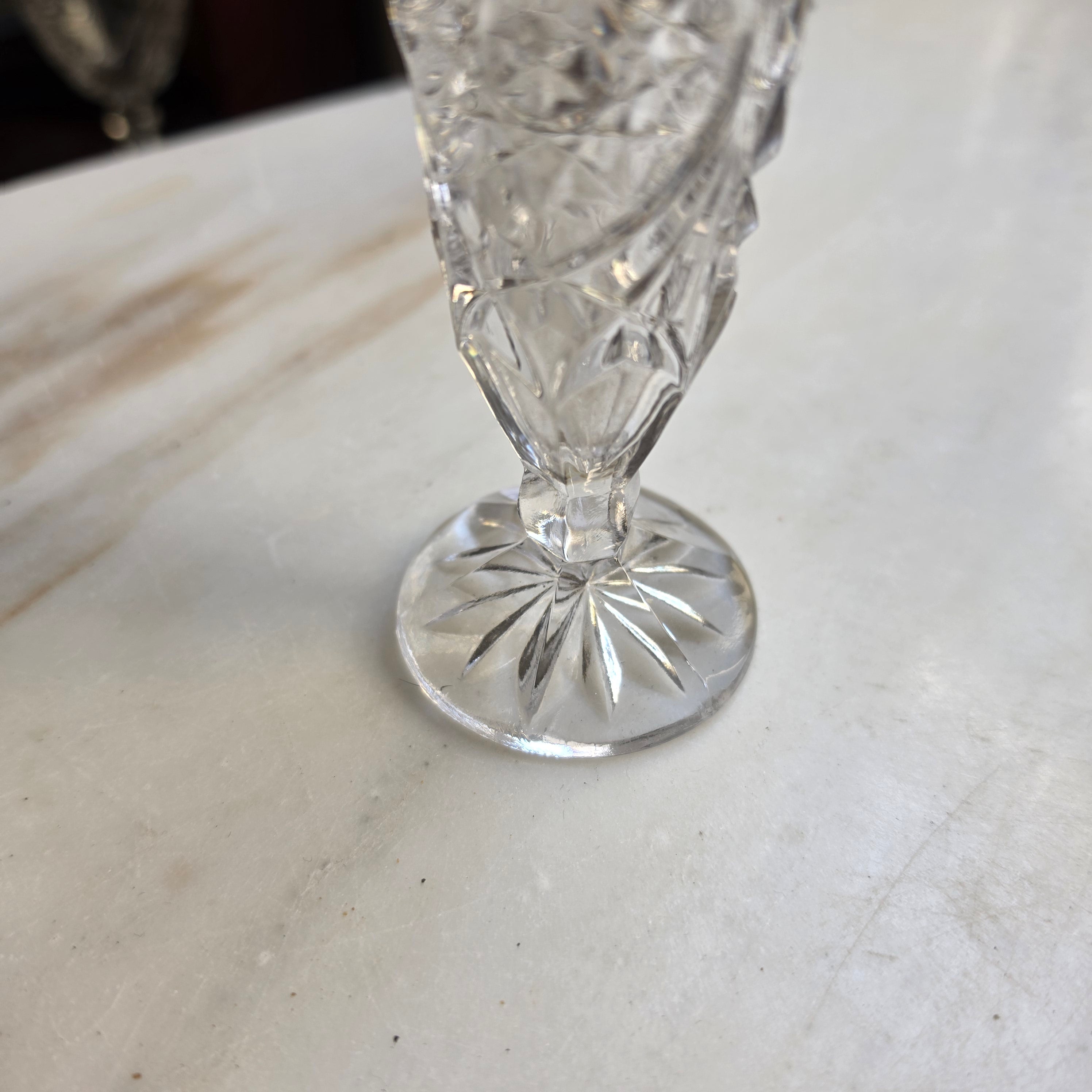 Vintage kleine Bleikristall Vase auf Fuß
