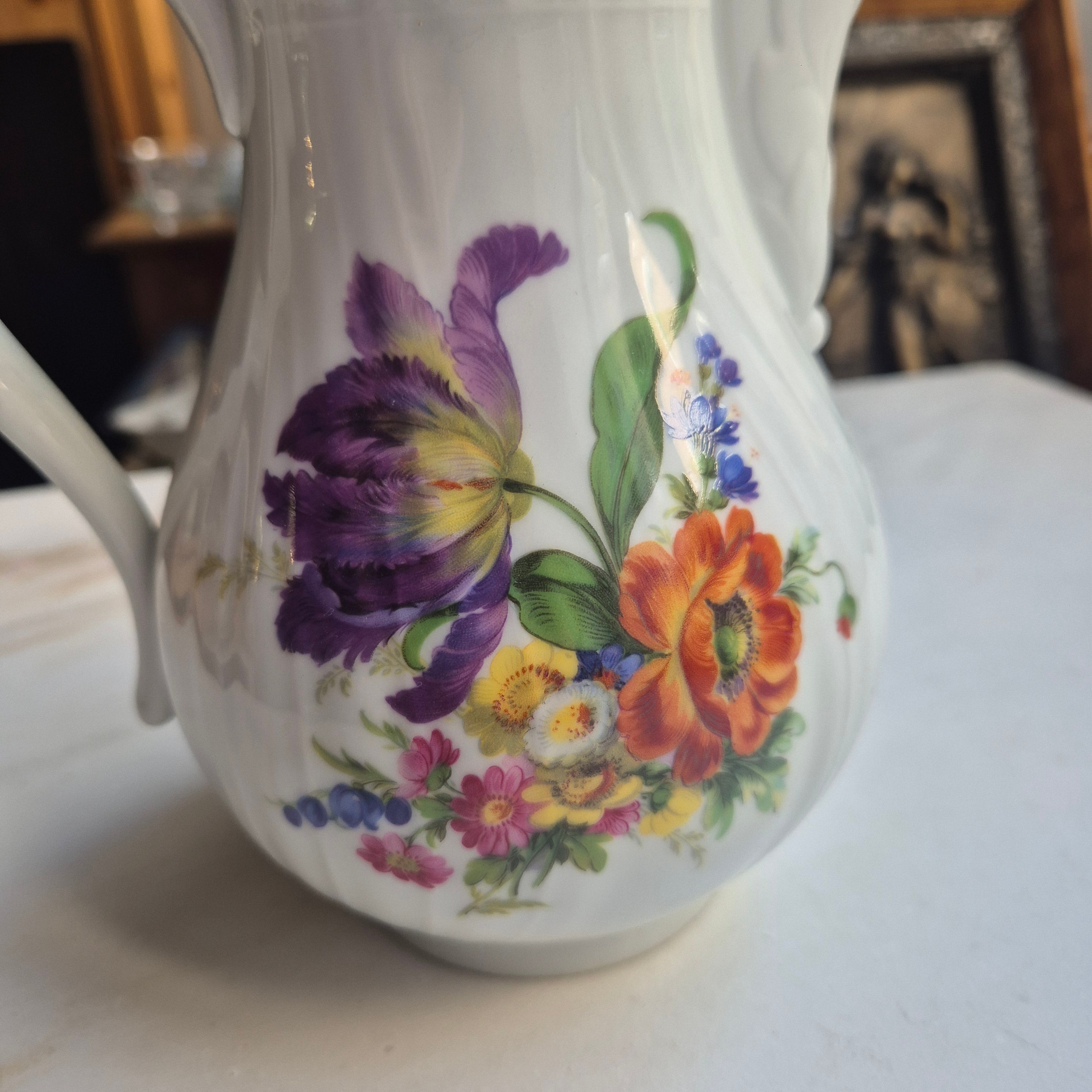 Antike Hutschenreuther Dresden Porzellan Kanne Kaffeekanne Teekanne Blumenmotiv Reliefrand