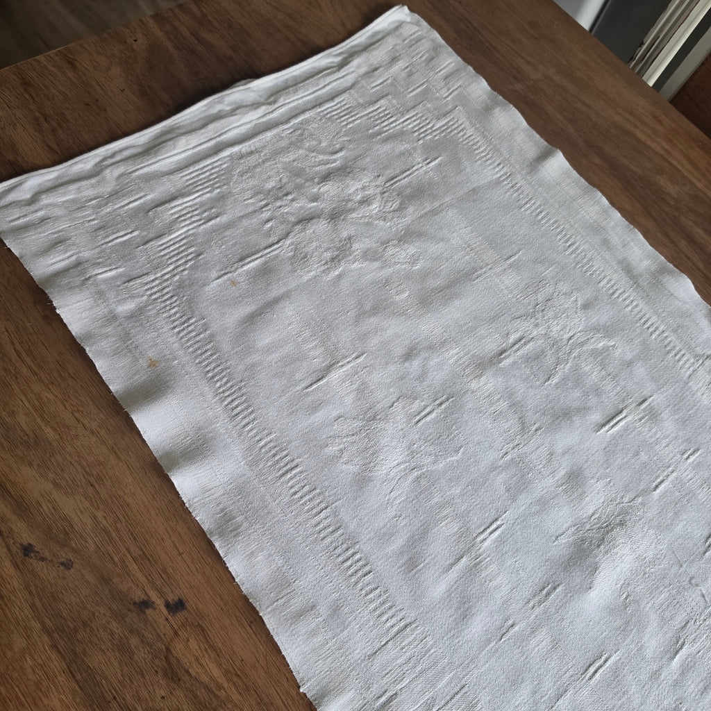 Edler Vintage Damast-Tischläufer mit Blumenmuster & Stickerei  - Weißes Halbleinen / Leinen - 47x98cm