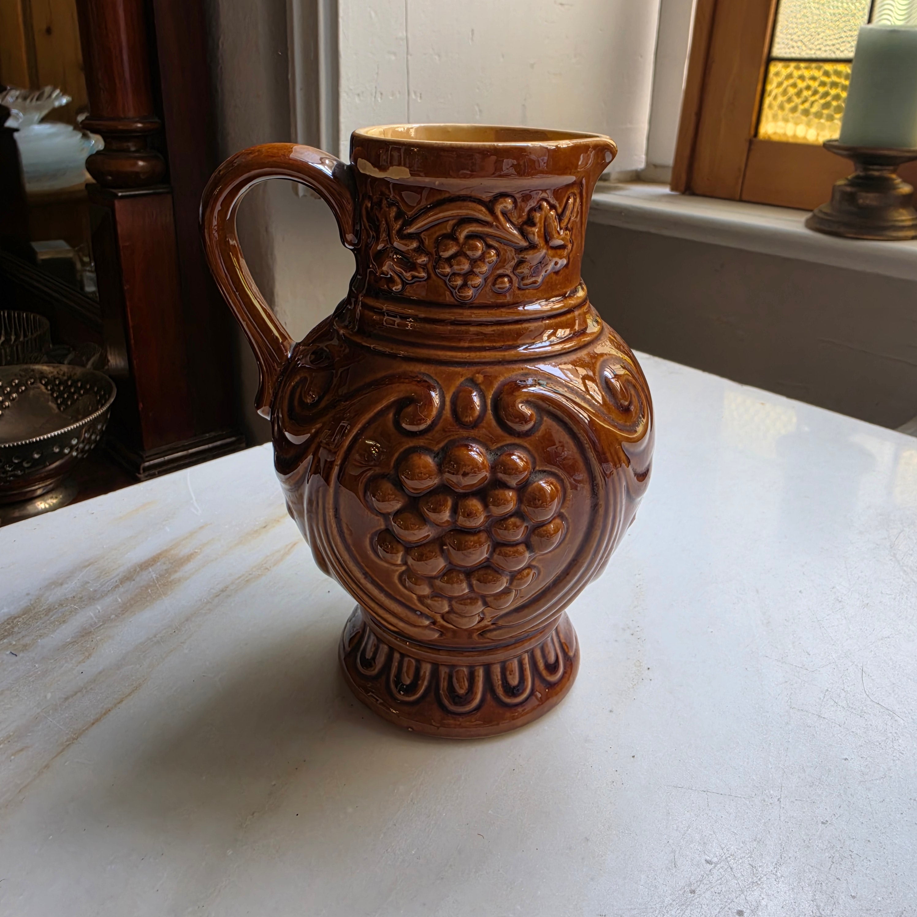 Vintage Keramik-Krug „Weintraube“ – West Germany Braunglasur – Rustikale Deko