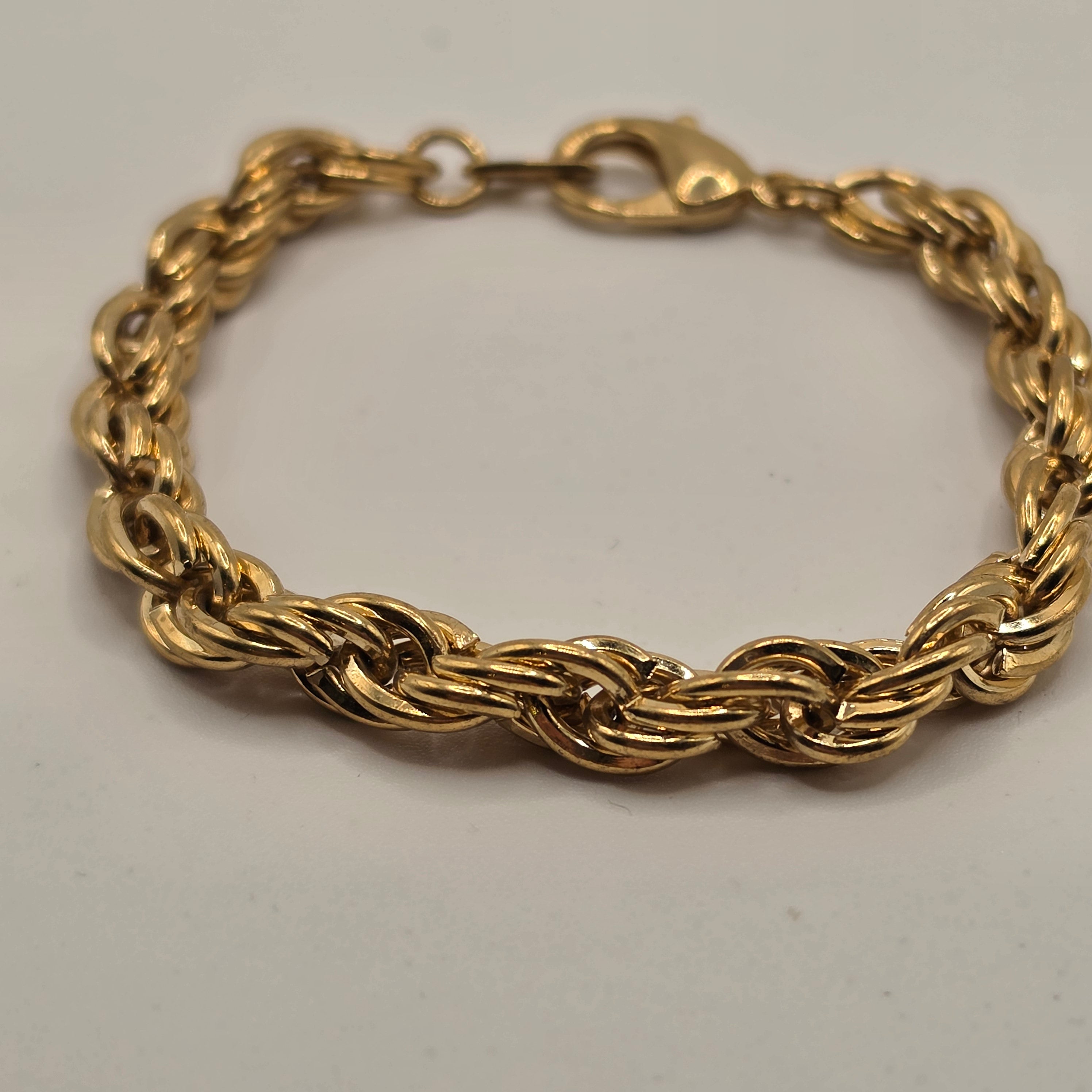 Elegantes Kordelarmband in edler Gold-Optik