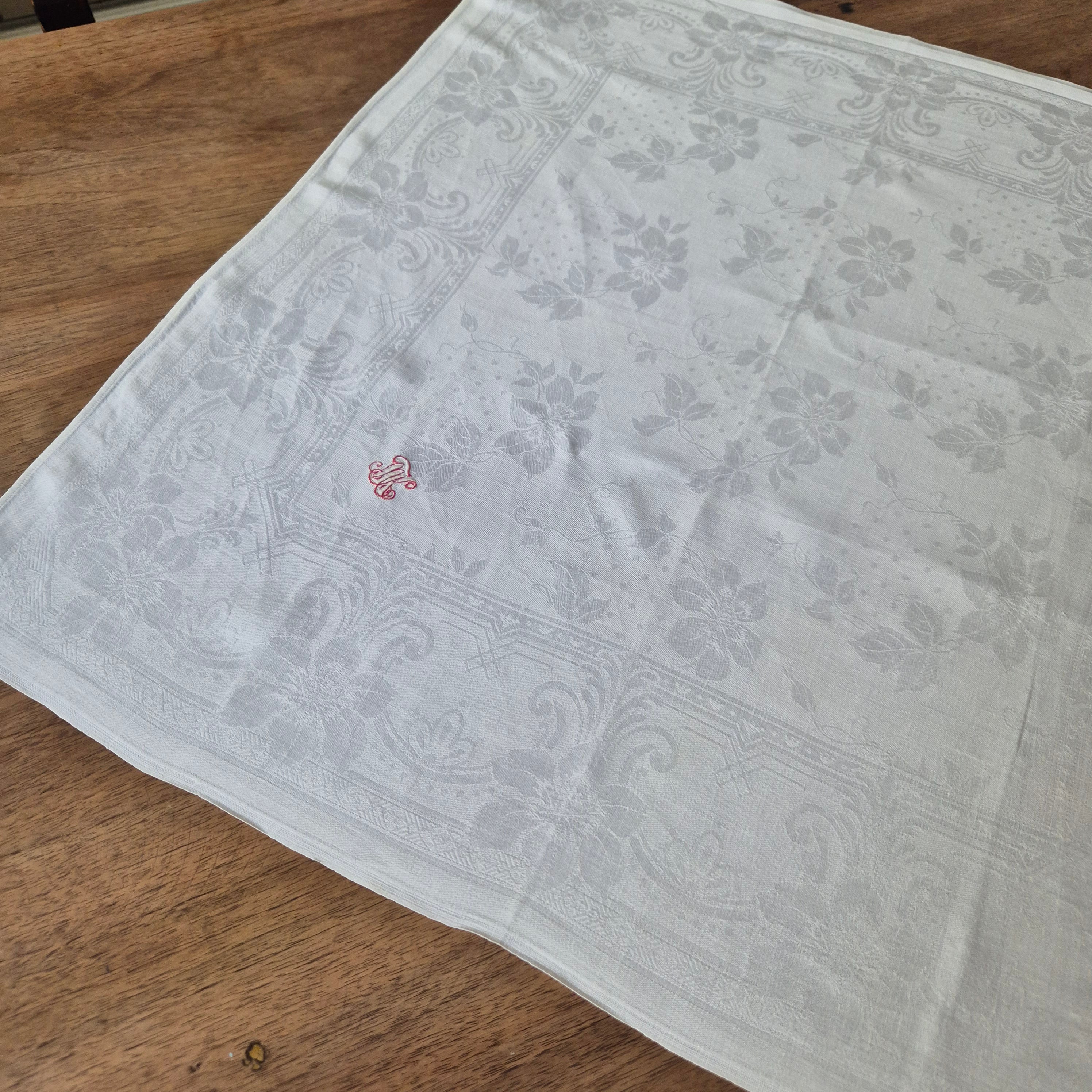 Antike Jugendstil Serviette / Mitteldecke mit Monogramm M.K 50x60cm