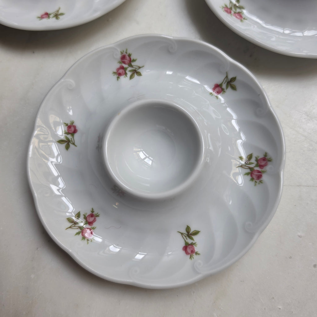 Vintage Porzellan-Eierbecher-Set (3-teilig) mit rosem Röschen-Dekor & Ablage