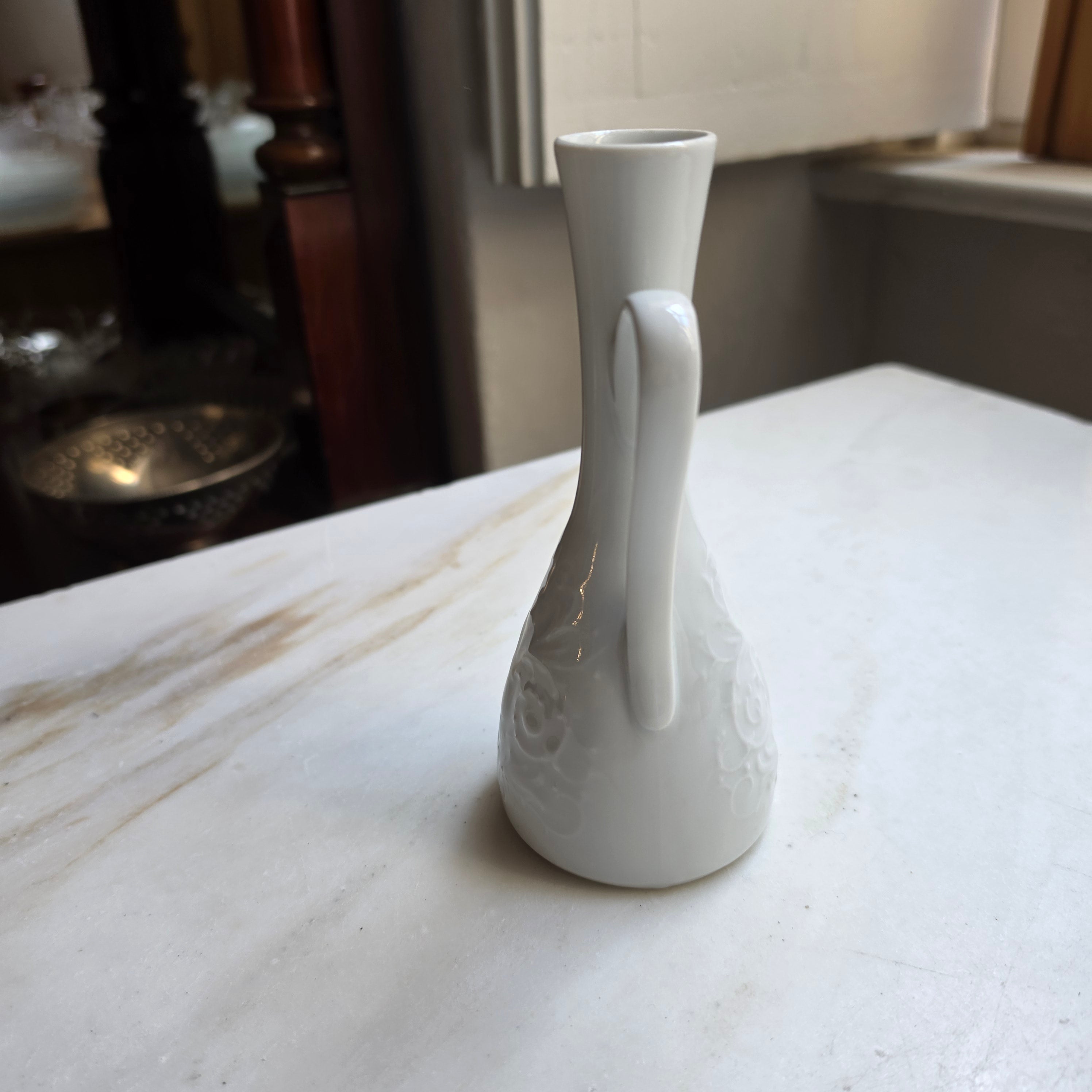 Vintage KPM Royal Porzellan Bavaria Miniatur-Vase / Krug mit Relief, Weiß