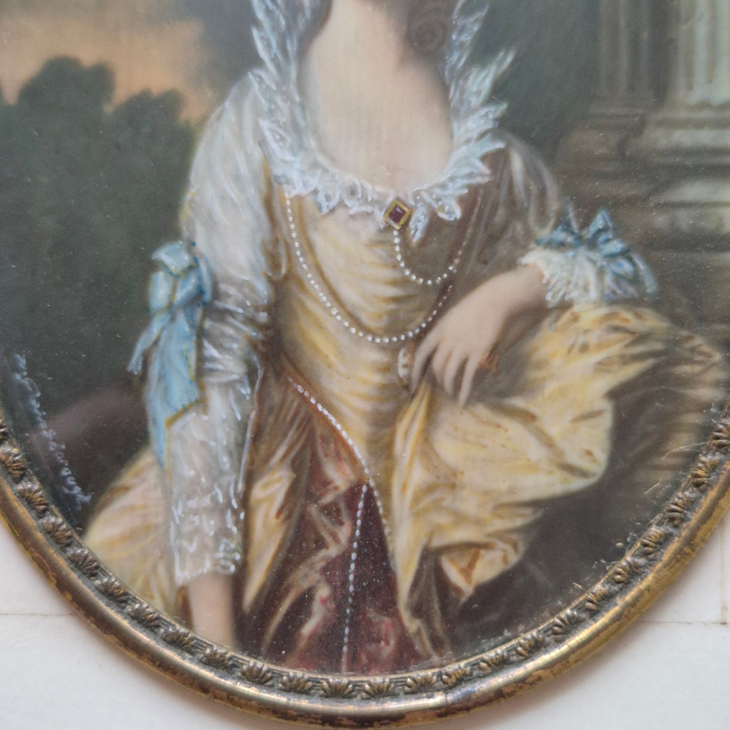 Antike viktorianische Miniaturmalerei / Lupenmalerei Porträt auf Bein / Porzellan Messing gerahmt