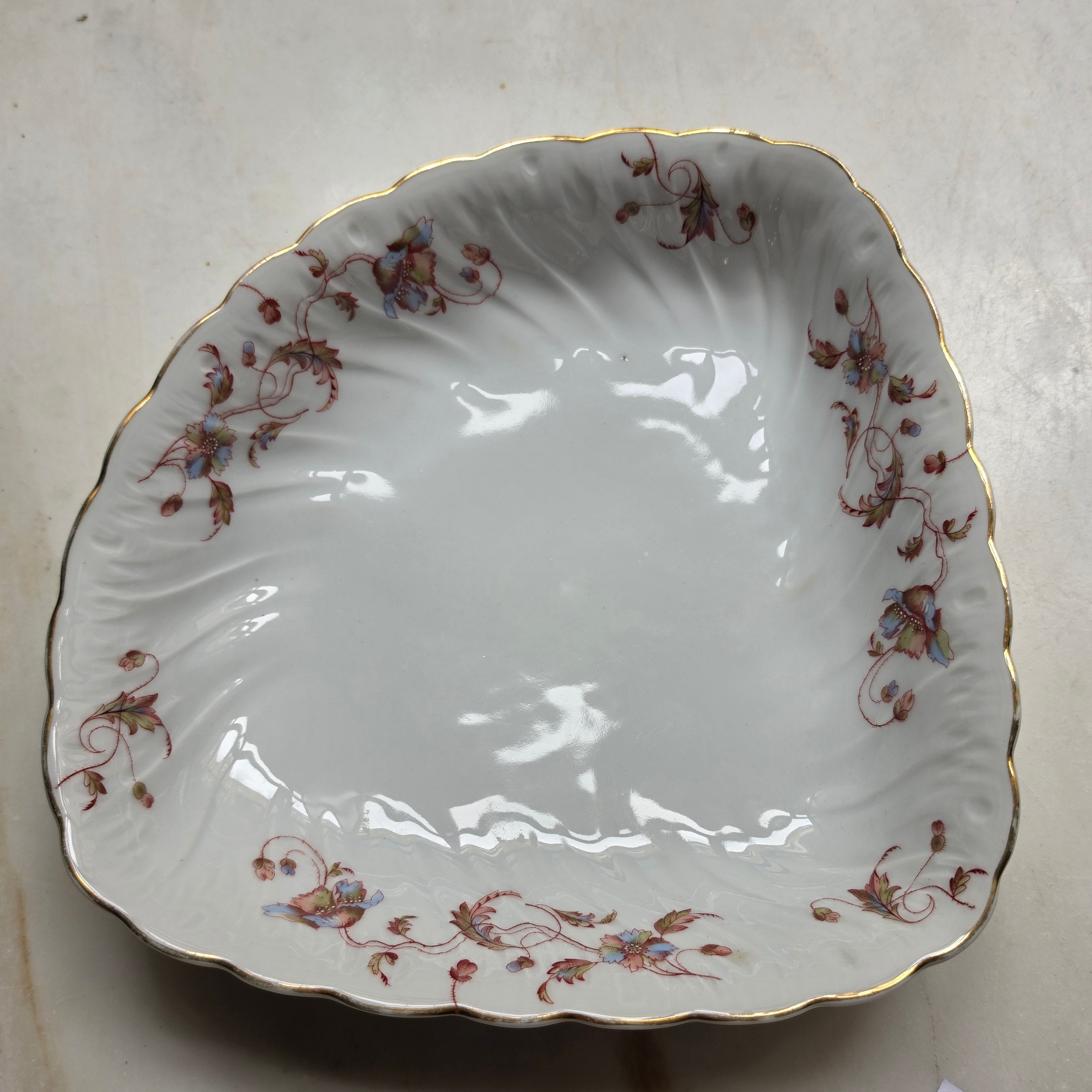 Antike Porzellan-Servierschale - Geteilte/Dreieckige Form mit floralem Dekor & Goldrand - Um 1900
