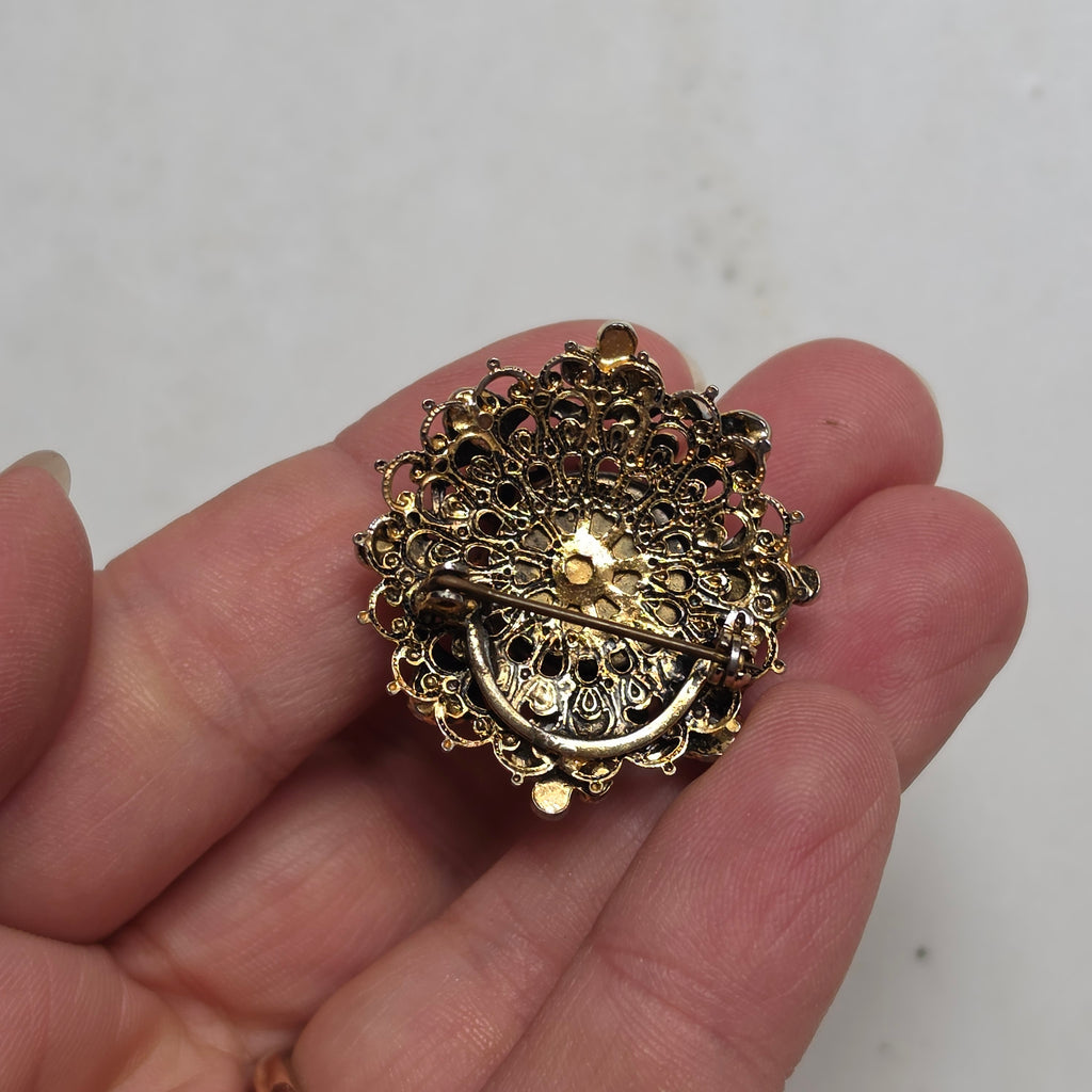 Vintage-Stil Brosche mit Türkis-Imitat, Emaille und Perlen