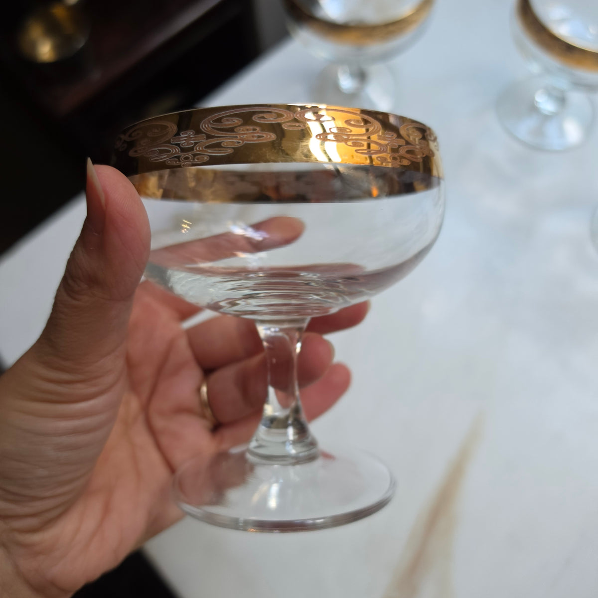 4er-Set Vintage Sektschalen – Edler Golddekor & Filigranes Muster – Perfekt für Champagner & Cocktails