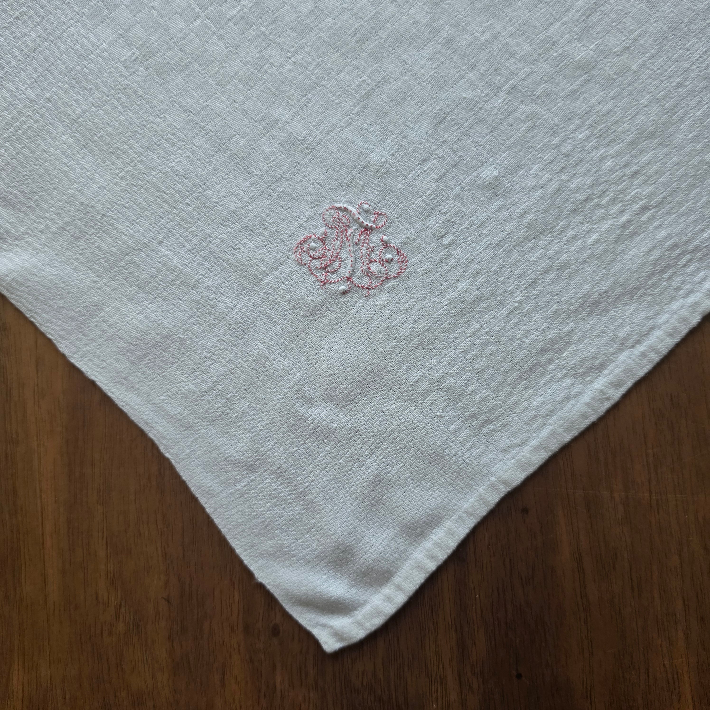 Antike Jugendstil-Mitteldecke - Serviette mit handgesticktem Monogramm M.T. – um 1900 - 69x69cm