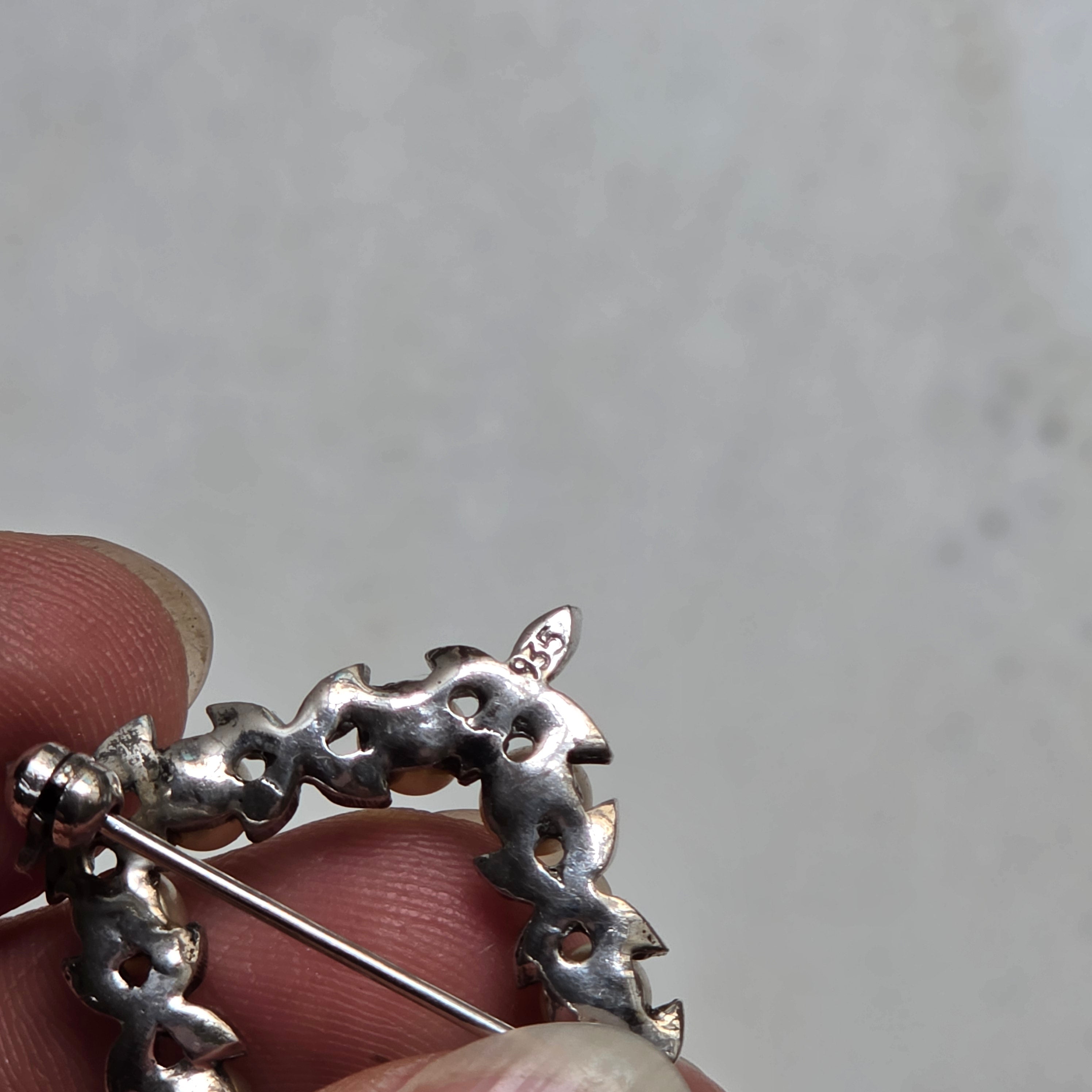 Vintage Silberbrosche 935 mit Perlen & Markasiten – Elegante Rautenform