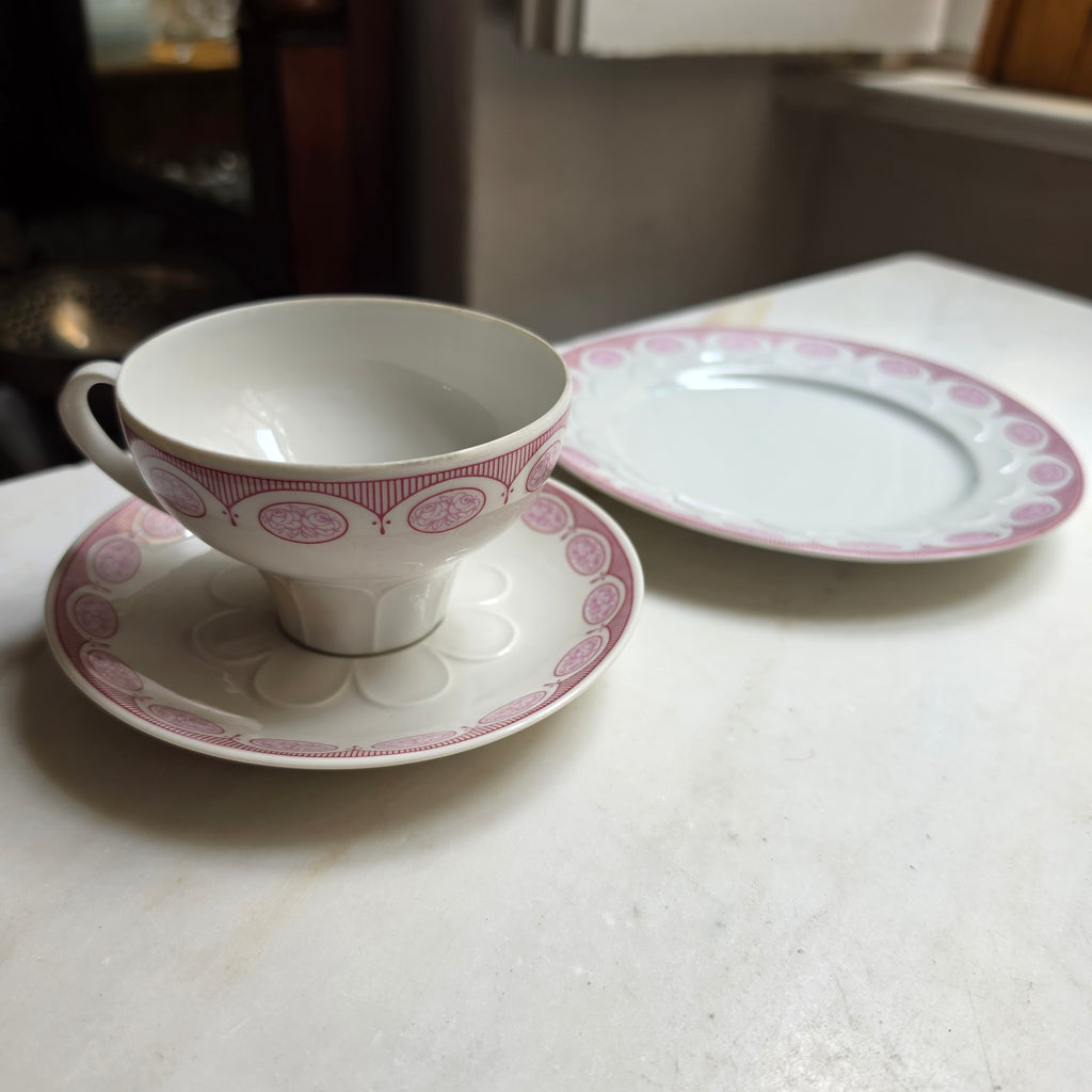 Vintage Lettin Porzellan Sammelgedeck (3-teilig) – Altrosa Rosendekor & Relief