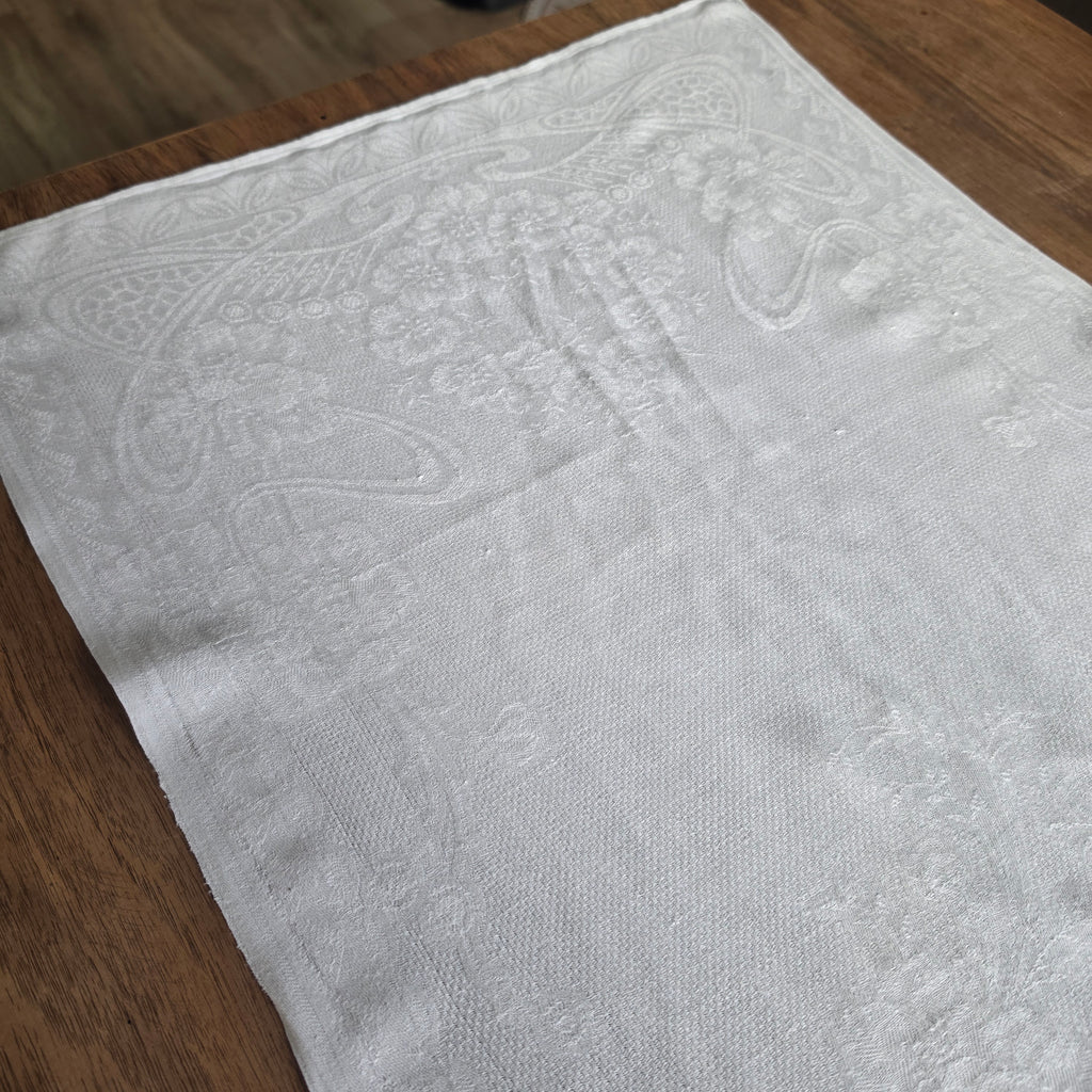 Elegantes Jacquard-Geschirrtuch mit floralem Muster & Monogramm – Vintage-Charme für deine Küche - 47x102cm