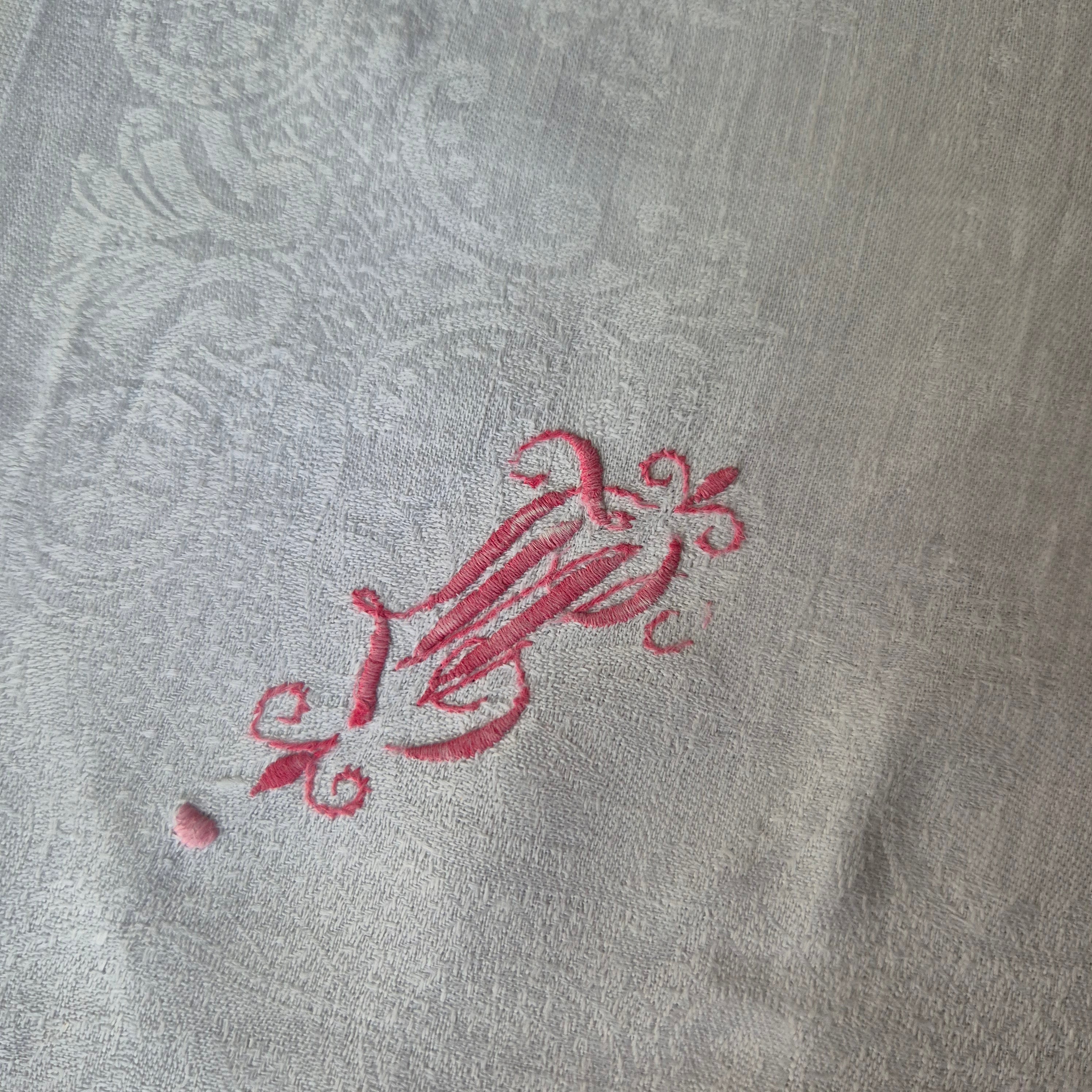 Antike Jugendstil Serviette/Mitteldecke rot bestickt weiß 59x59cm Monogramm B.N. Damast