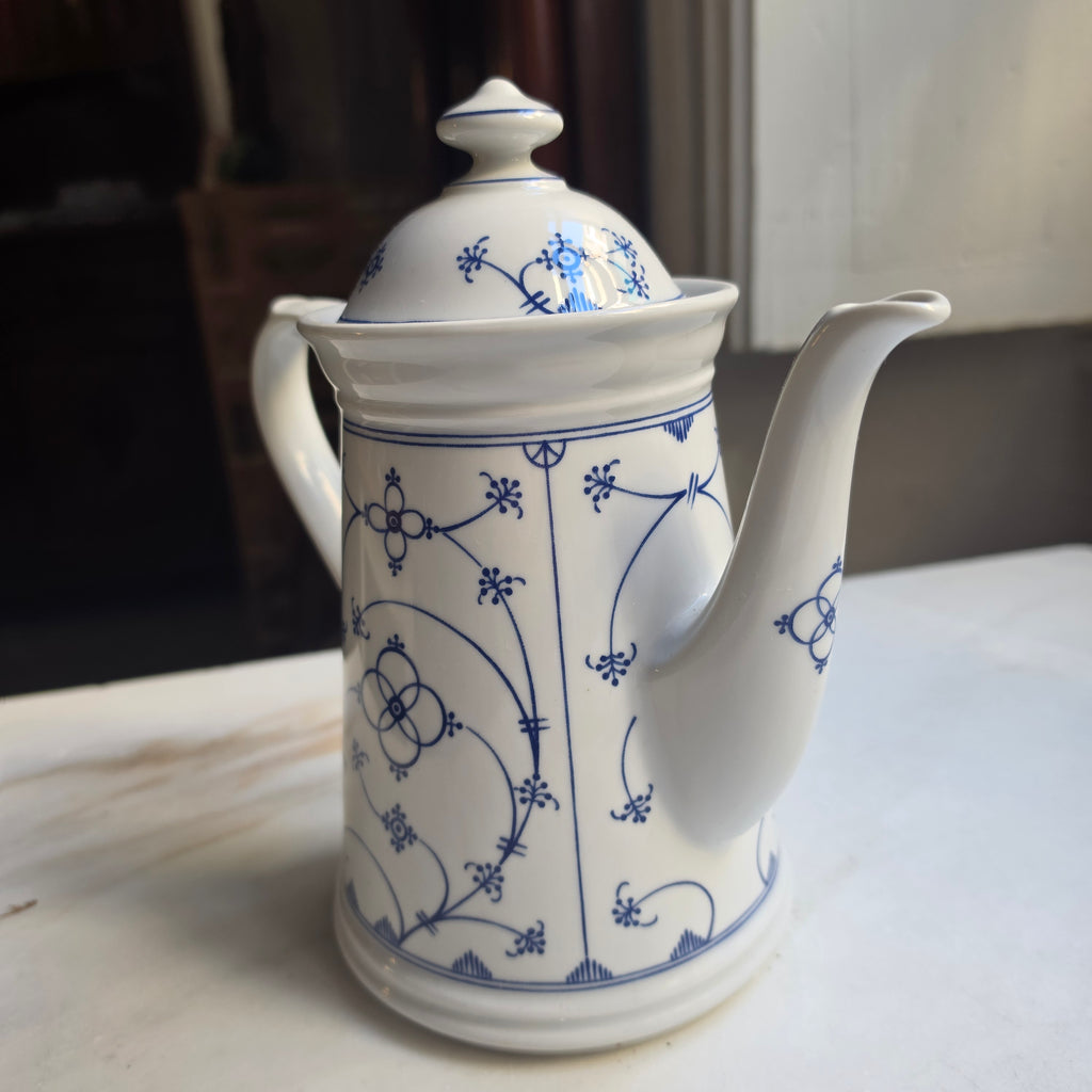 Klassische Porzellan-Kaffeekanne - Teekanne mit Zwiebelmuster Form Marienbad