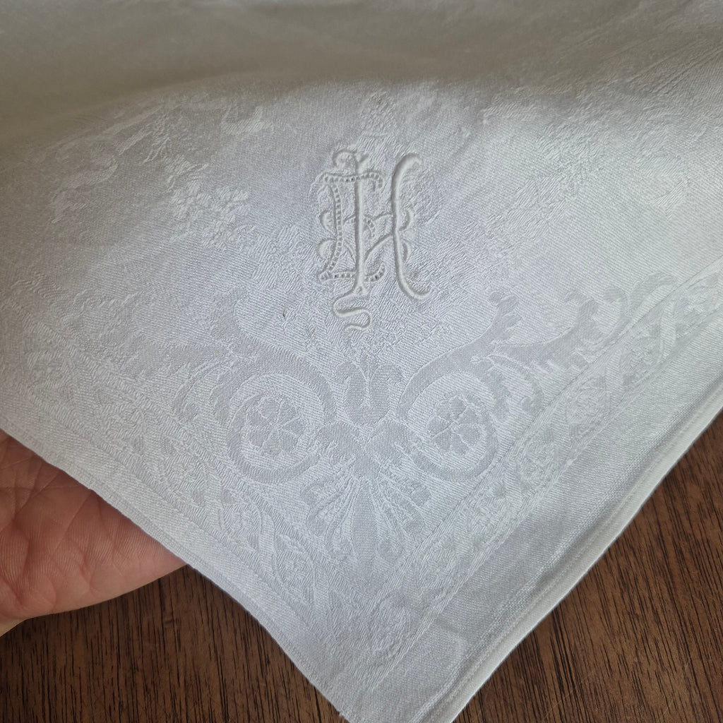 Antike Jugendstil Serviette oder Mitteldecke mit Monogramm E.H