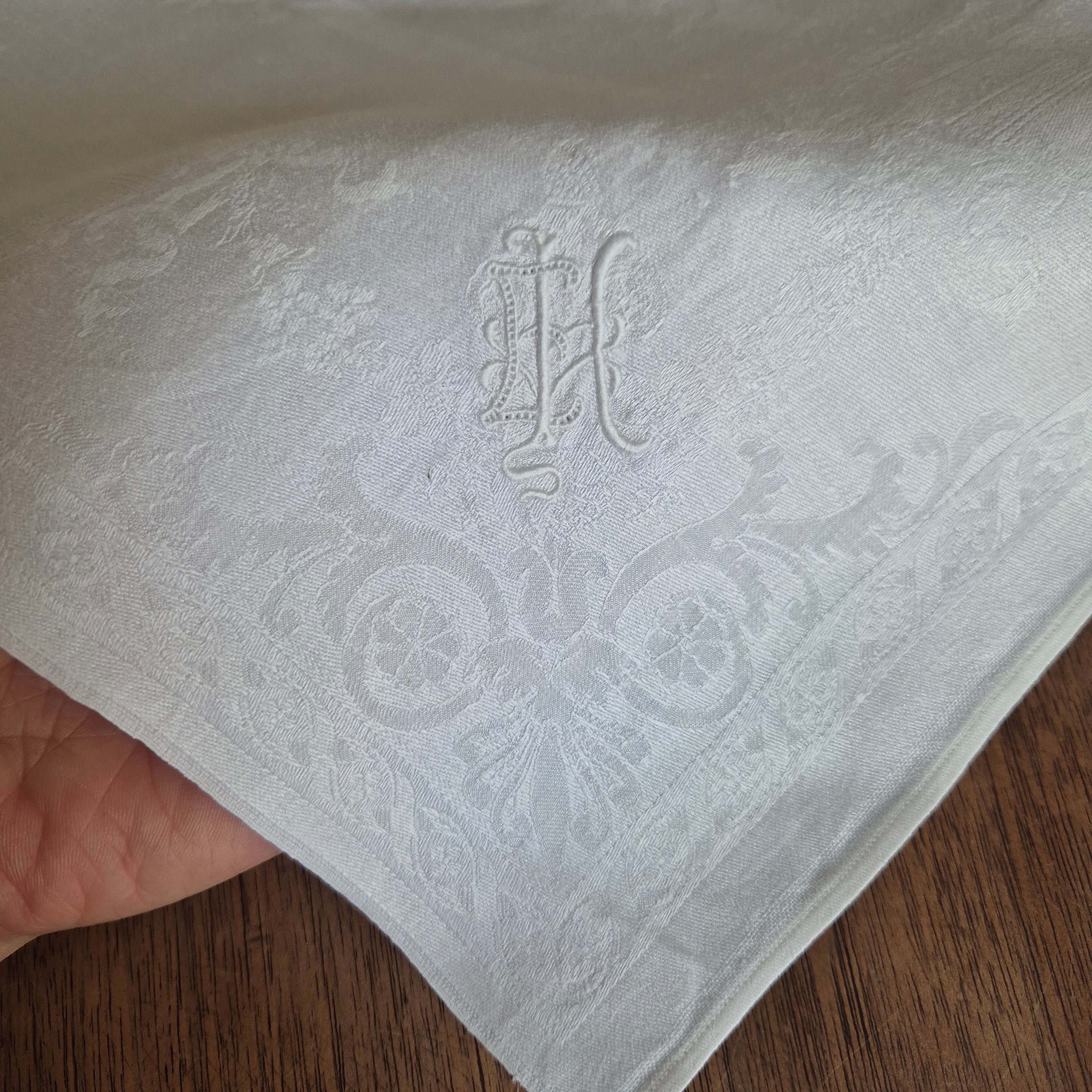 Antike Jugendstil Serviette oder Mitteldecke mit Monogramm E.H