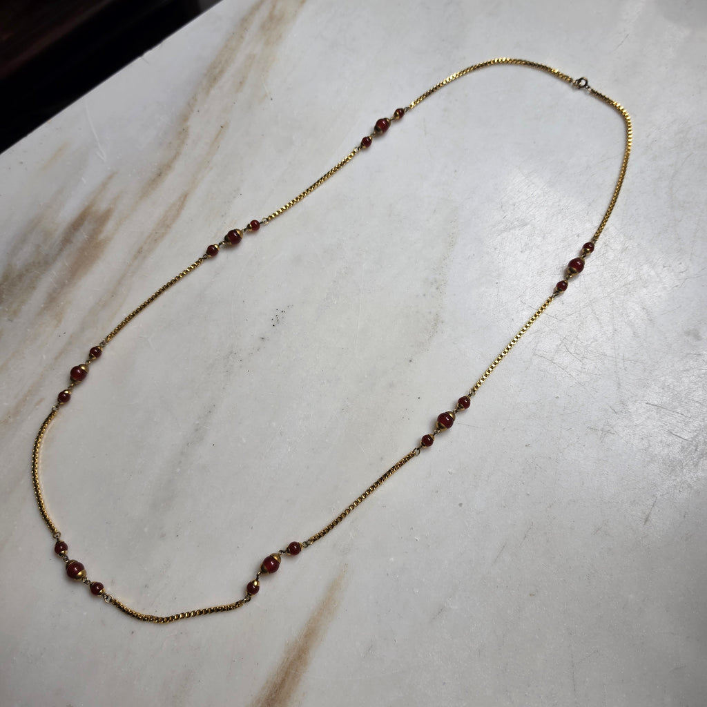 Statement-Kette im Art-Deco-Look – Rot & Goldfarben
