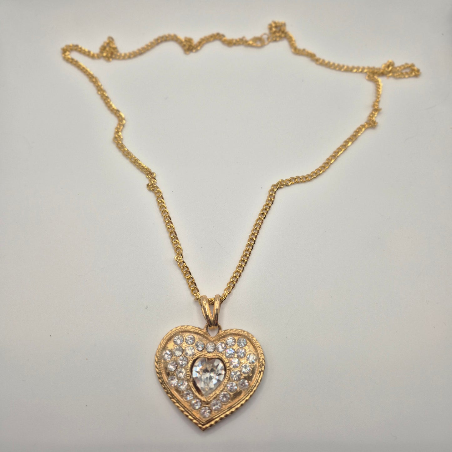 Romantische Vintage Herz-Halskette – Funkelnder Chic im Retro-Stil
