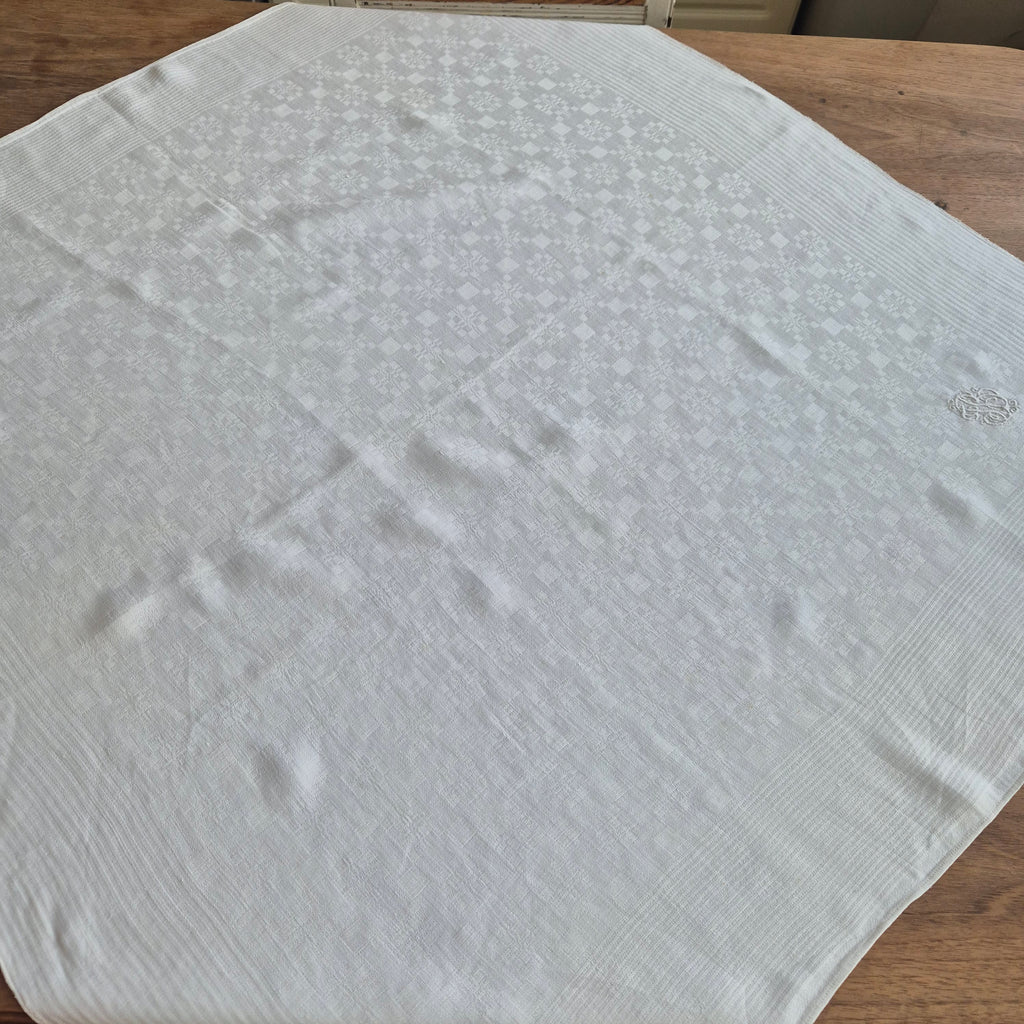 Antike Jugendstil Mitteldecke Tischdecke weiß 89x87cm Monogramm J.B. Damast Stockflecken