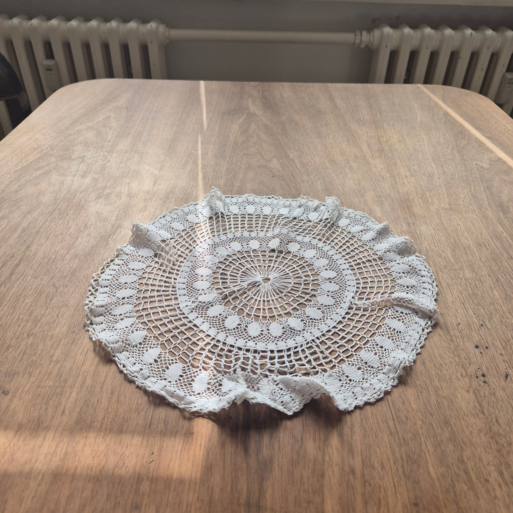 Antikes kleines Deckchen weiß gehäkelt geklöppelt Baumwolle 34cm rund 🤍