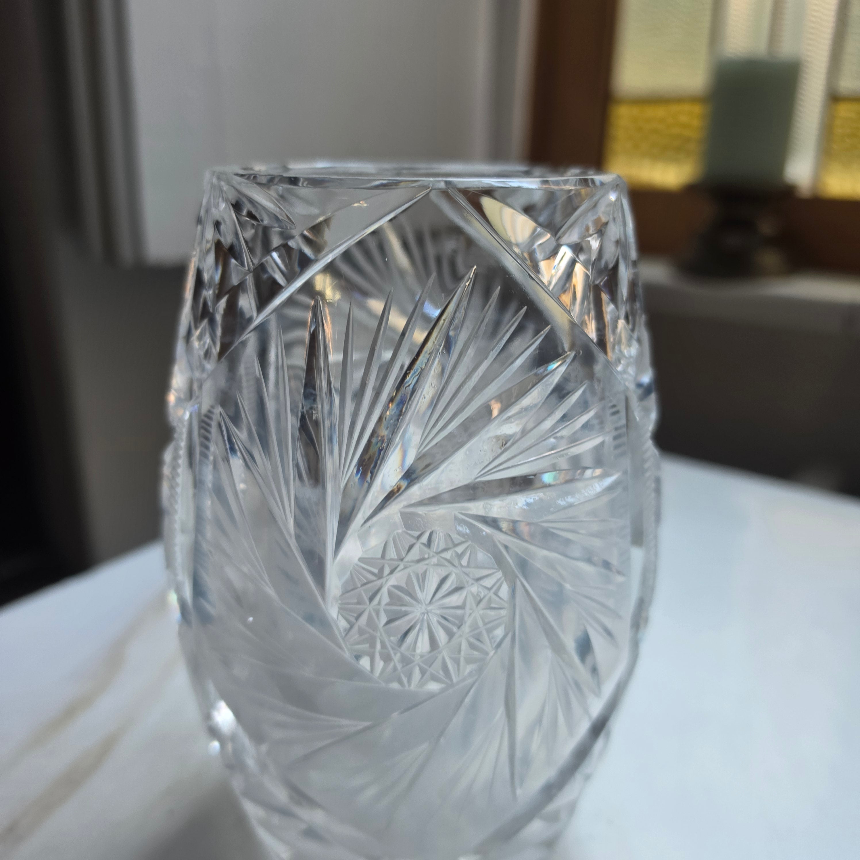 Vintage Kristall-Vase mit dynamischem Wirbelschliff & Sternenmuster | Schweres Bleikristall, Mid-Century Prunkvase