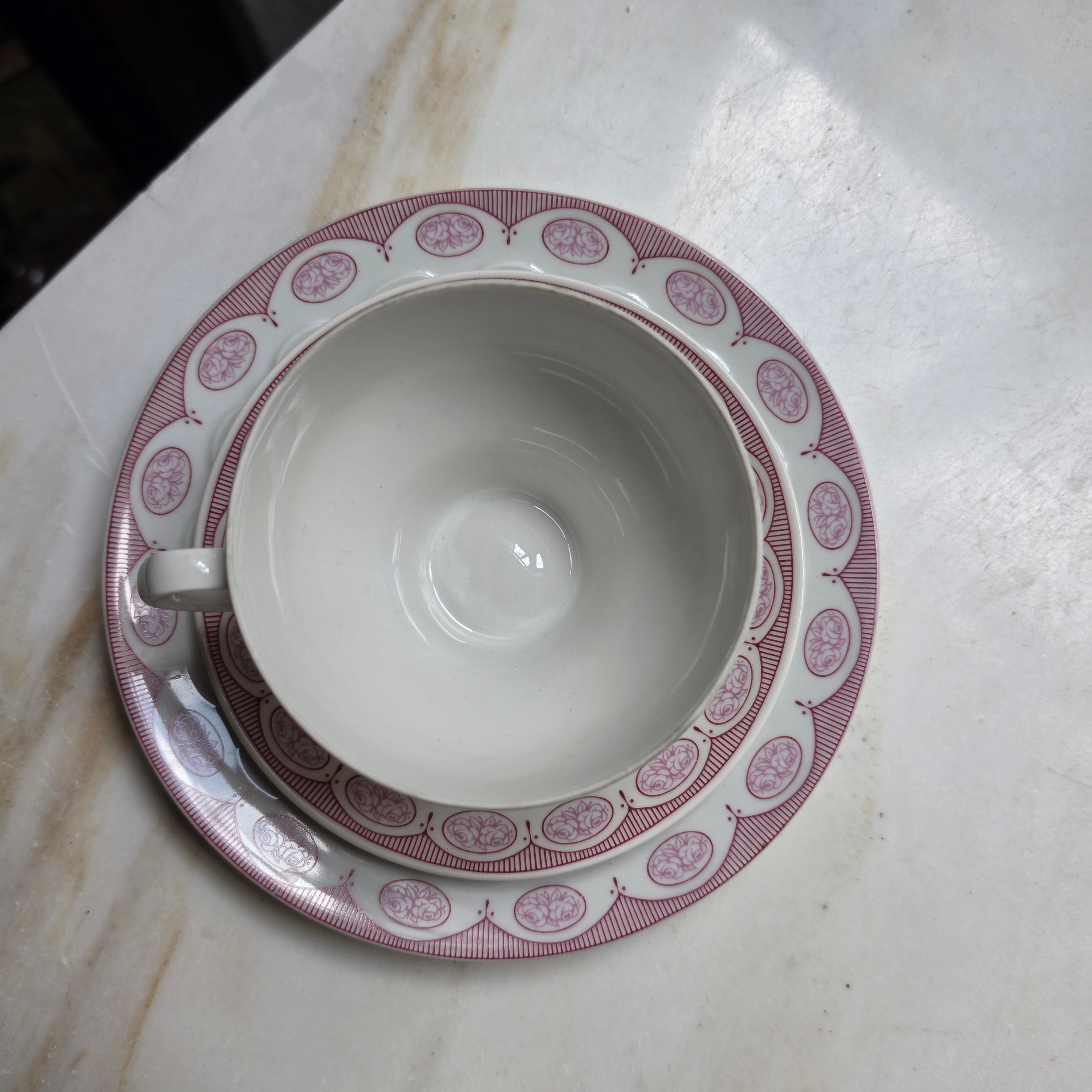 Vintage Lettin Porzellan Sammelgedeck (3-teilig) – Altrosa Rosendekor & Relief