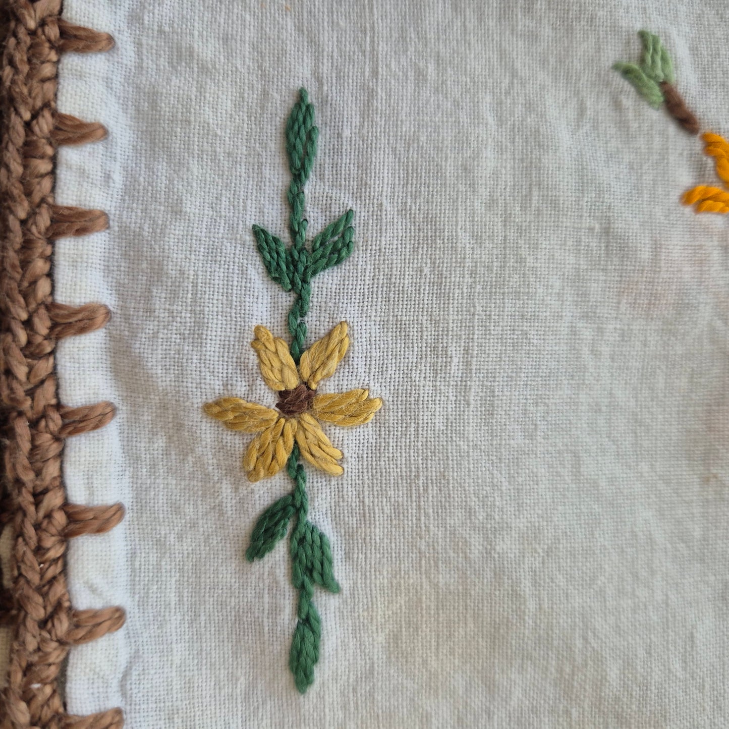 Handgemachte Vintage Teehaube Blumenstickerei und mini Stockflecken
