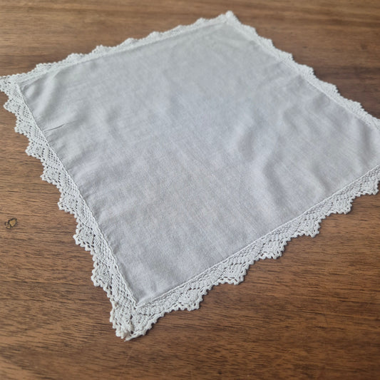 Vintage Stofftaschentuch weiß Baumwolle gehäkelt/geklöppelt 30x30cm