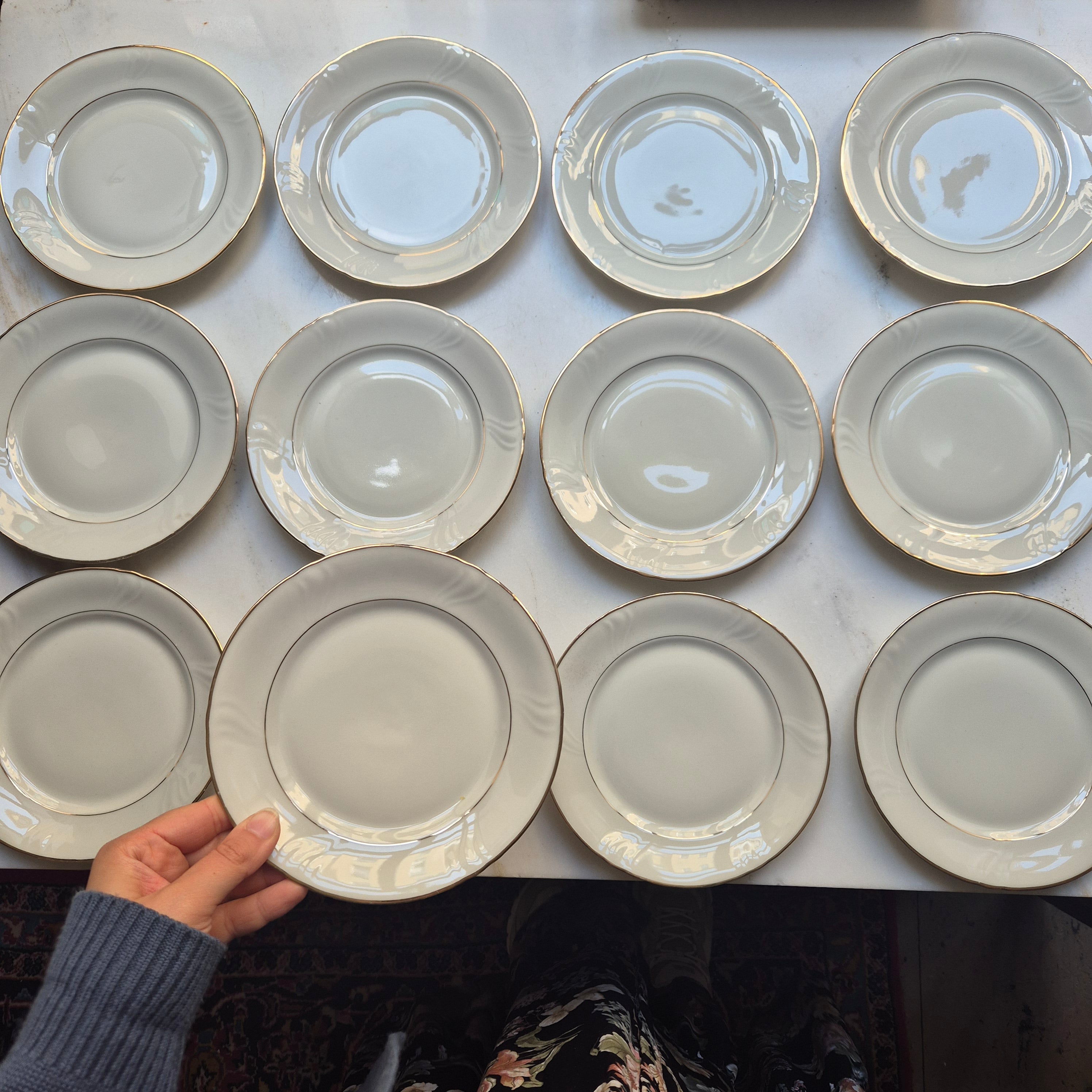 12x Vintage Porzellan Teller Elfenbeinfarbe mit Goldrand von Bavaria Kuchenteller / Frühstücksteller