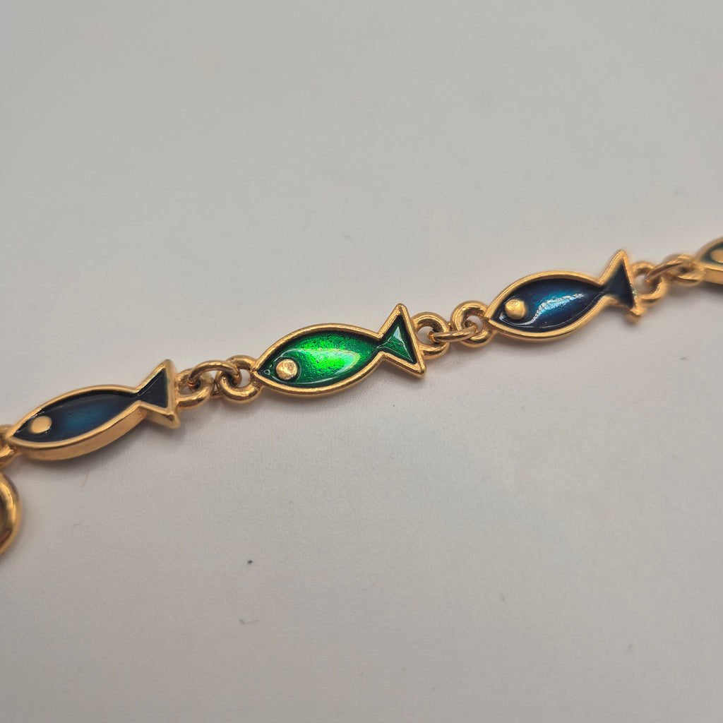 Goldenes Vintage Armband mit grünen blauen Emaille-Fischen 70er Jahre