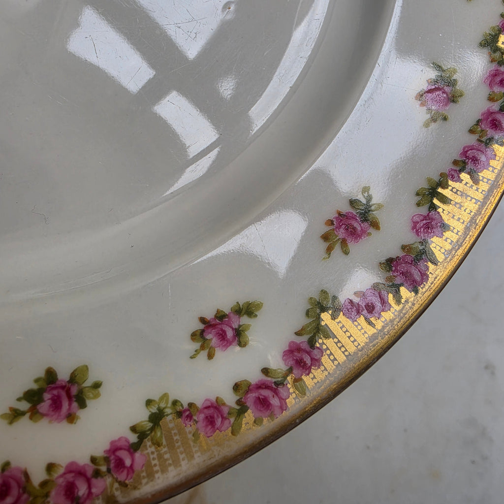 Antiker Porzellan Teller flach mit Blumendekor und Goldrand handbemalt F.A Schuhmann Leipziger Strasse Berlin