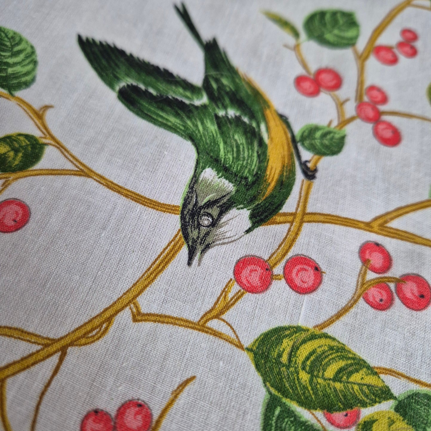 2x Vintage bedruckte Servietten Grün weiß Vogelmotiv und Pflanzenmotiv Baumwolle