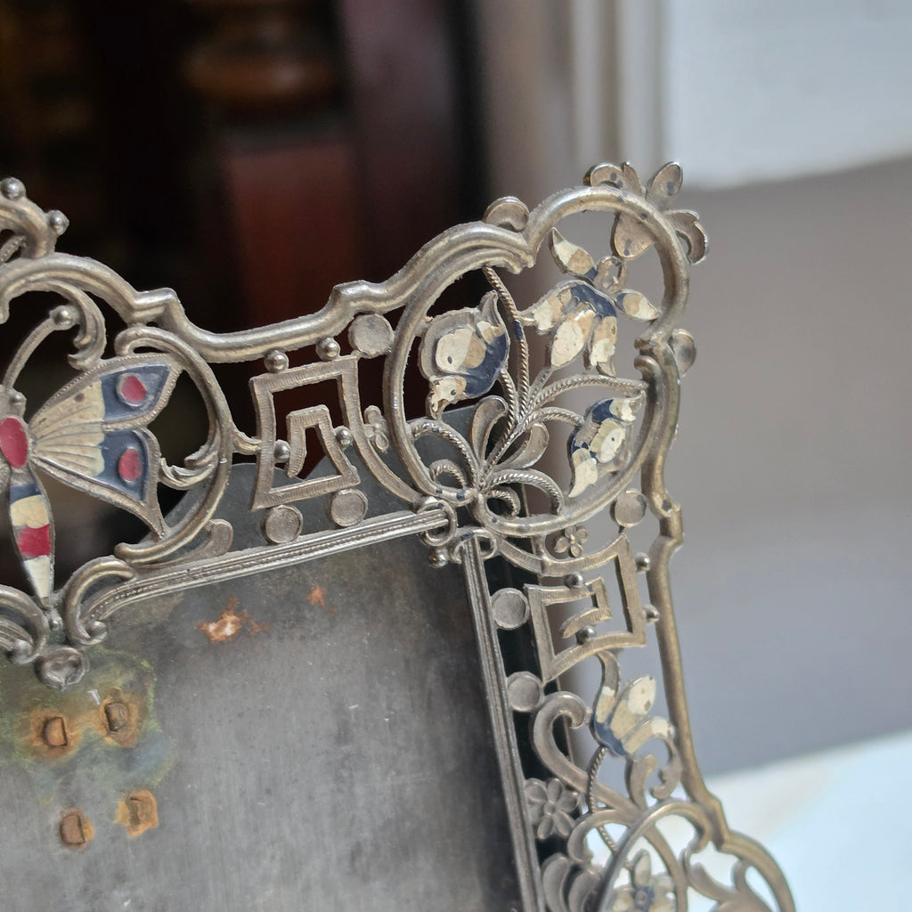 Antiker Bilderrahmen aus Metall mit Schmetterling- & Blüten-Emaille (Jugendstil / Art Nouveau)
