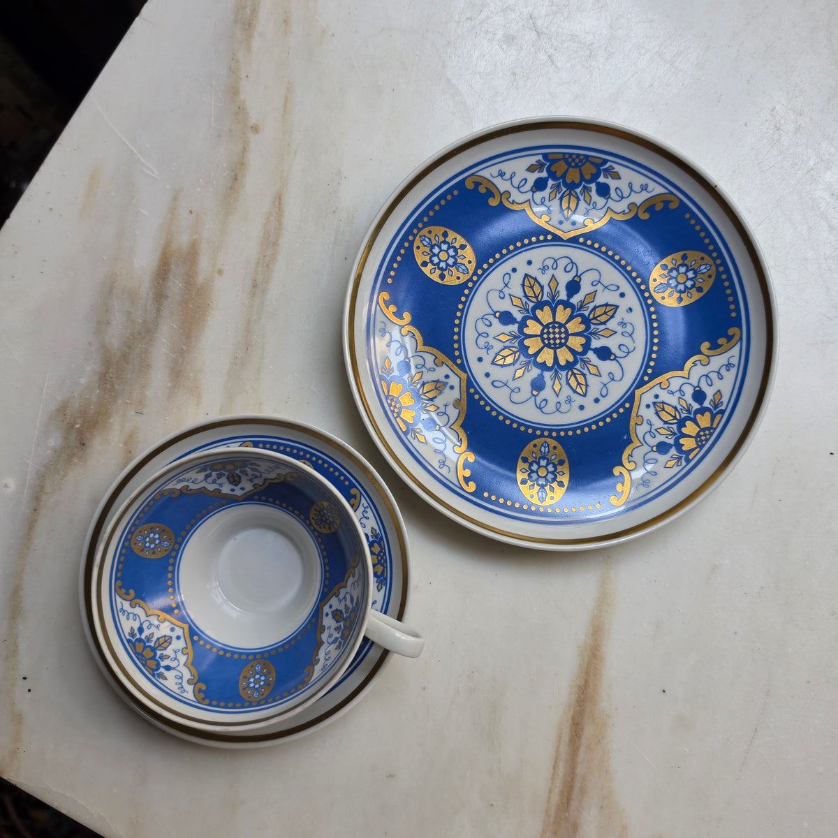 Vintage CP Weißwasser Porzellan-Gedeck 3-teilig – Kobaltblau mit üppigem Golddekor & Ornamenten