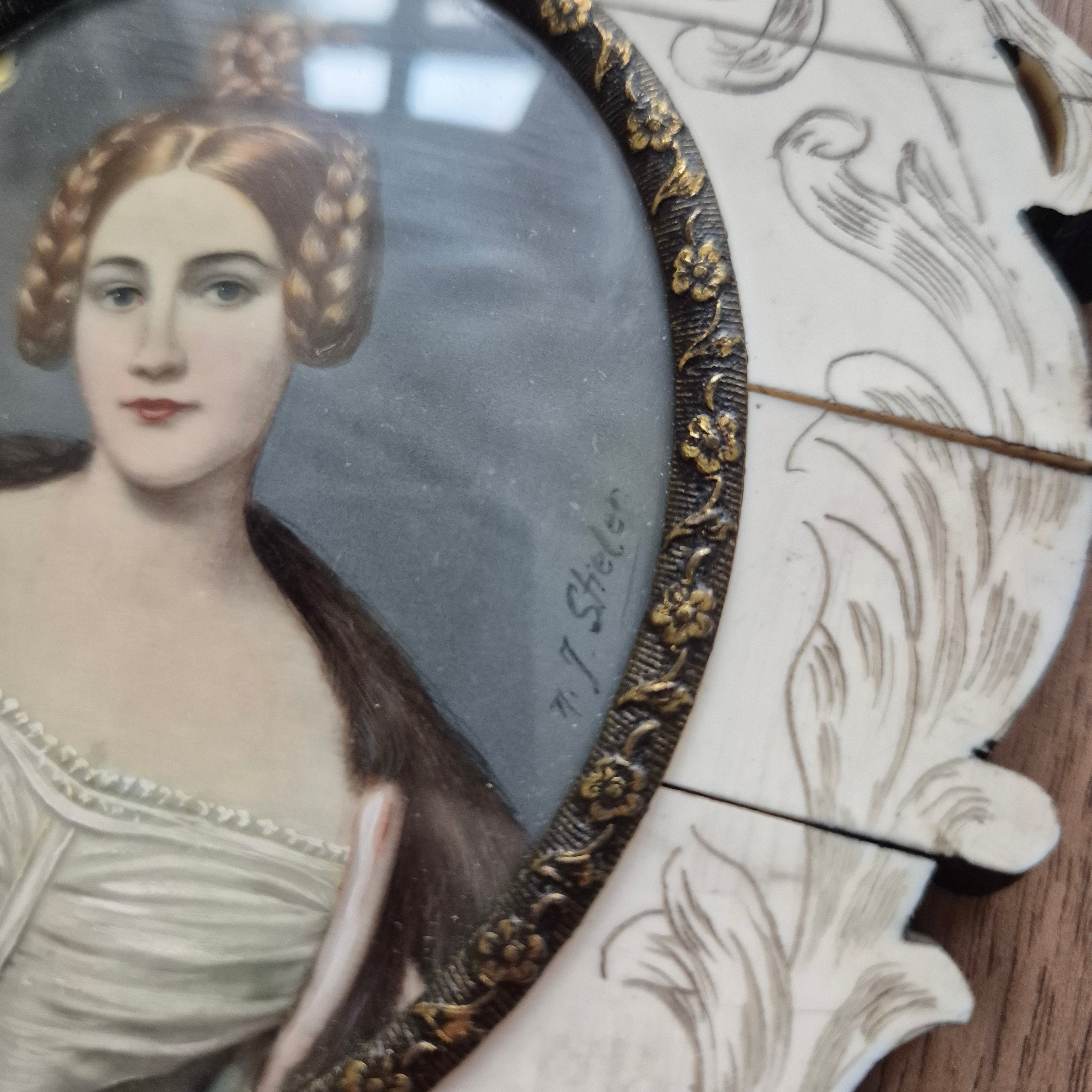 Antike viktorianische Miniaturmalerei / Lupenmalerei Porträt "Caroline von Holnstein" auf Bein / Porzellan Holz
