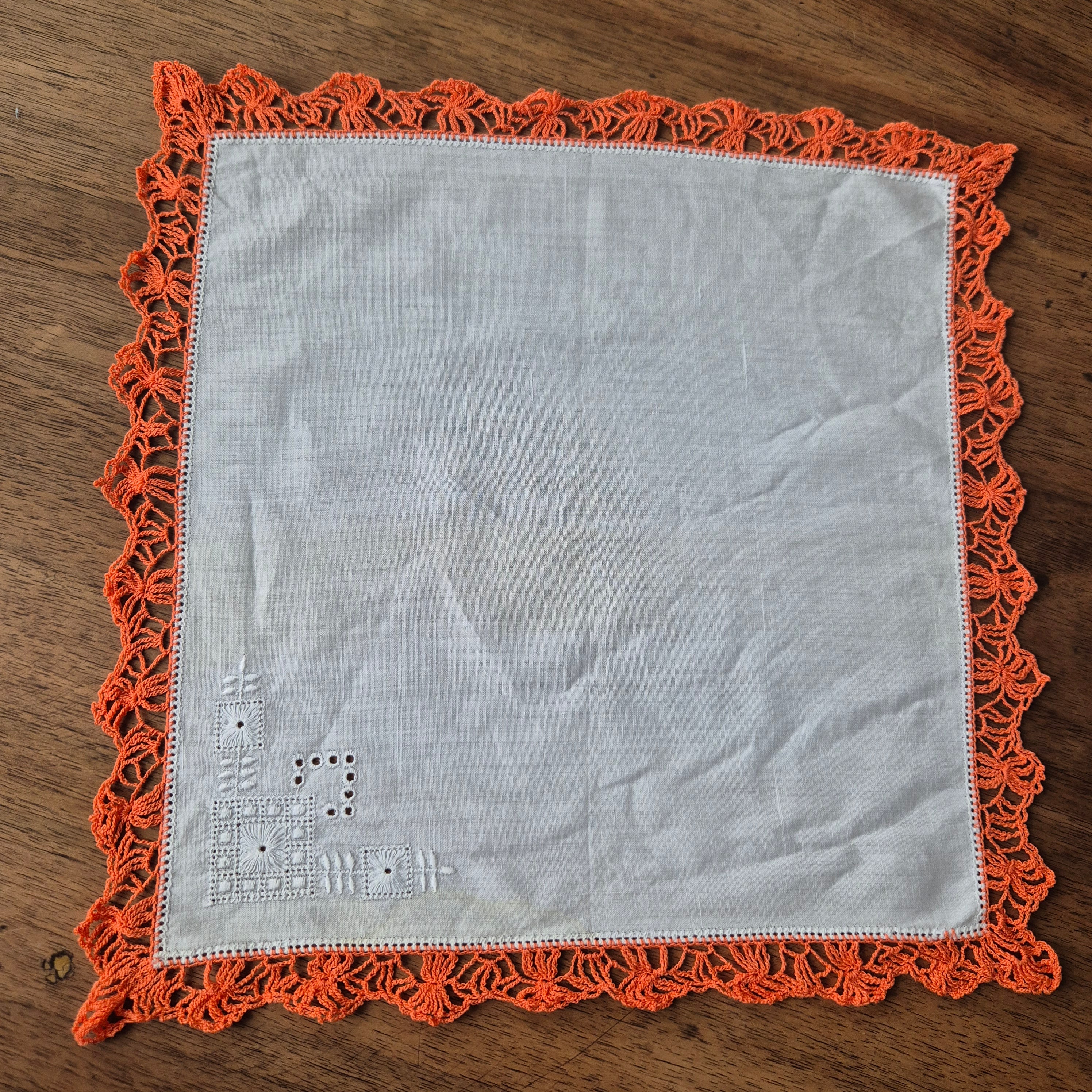 Vintage Stofftaschentuch bestickt Baumwolle gehäkelt/geklöppelt orange  28x28cm