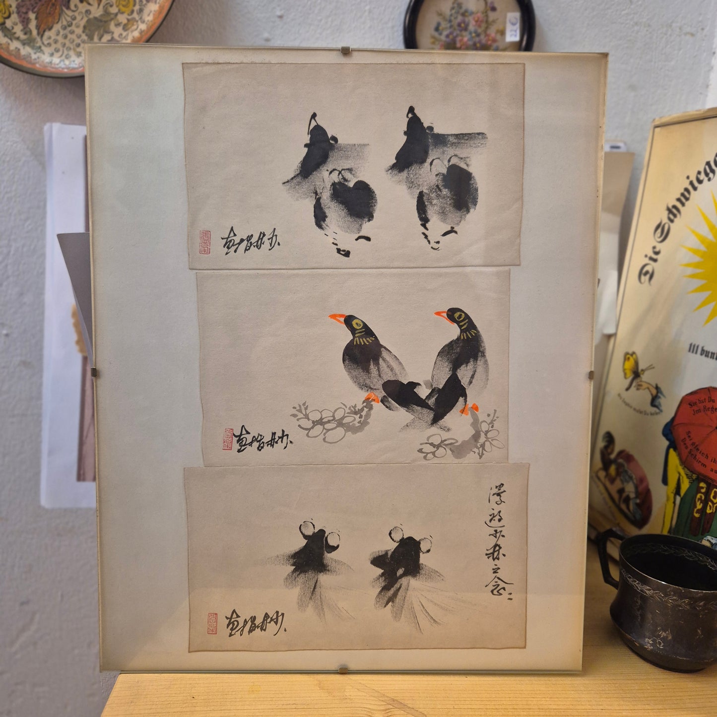 3 kleine chinesische Tuschemalereien im Stil von Qi Baishi - Goldfische , Vögel, Frau sitzend