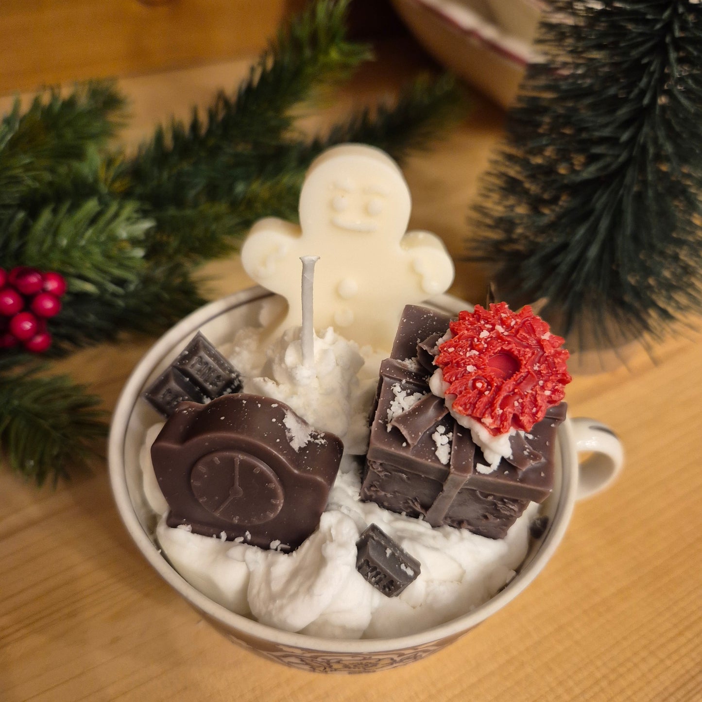 Handgemachte Sojawachskerze Weihnachtesgeschenk Sahne Lebkuchen Dessert in Antiker Porzellan Tasse GDR
